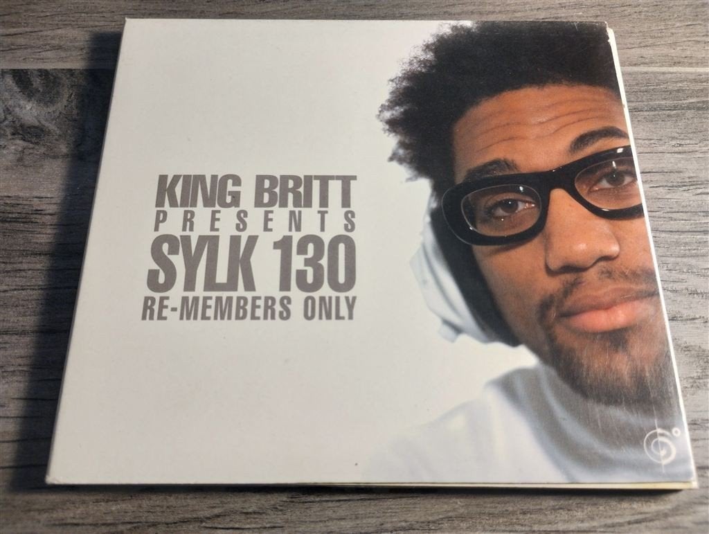 King Britt Presents Sylk 130 [Re-Members Only] Digipack, Cd's en Dvd's, Cd's | R&B en Soul, Ophalen of Verzenden, Zo goed als nieuw