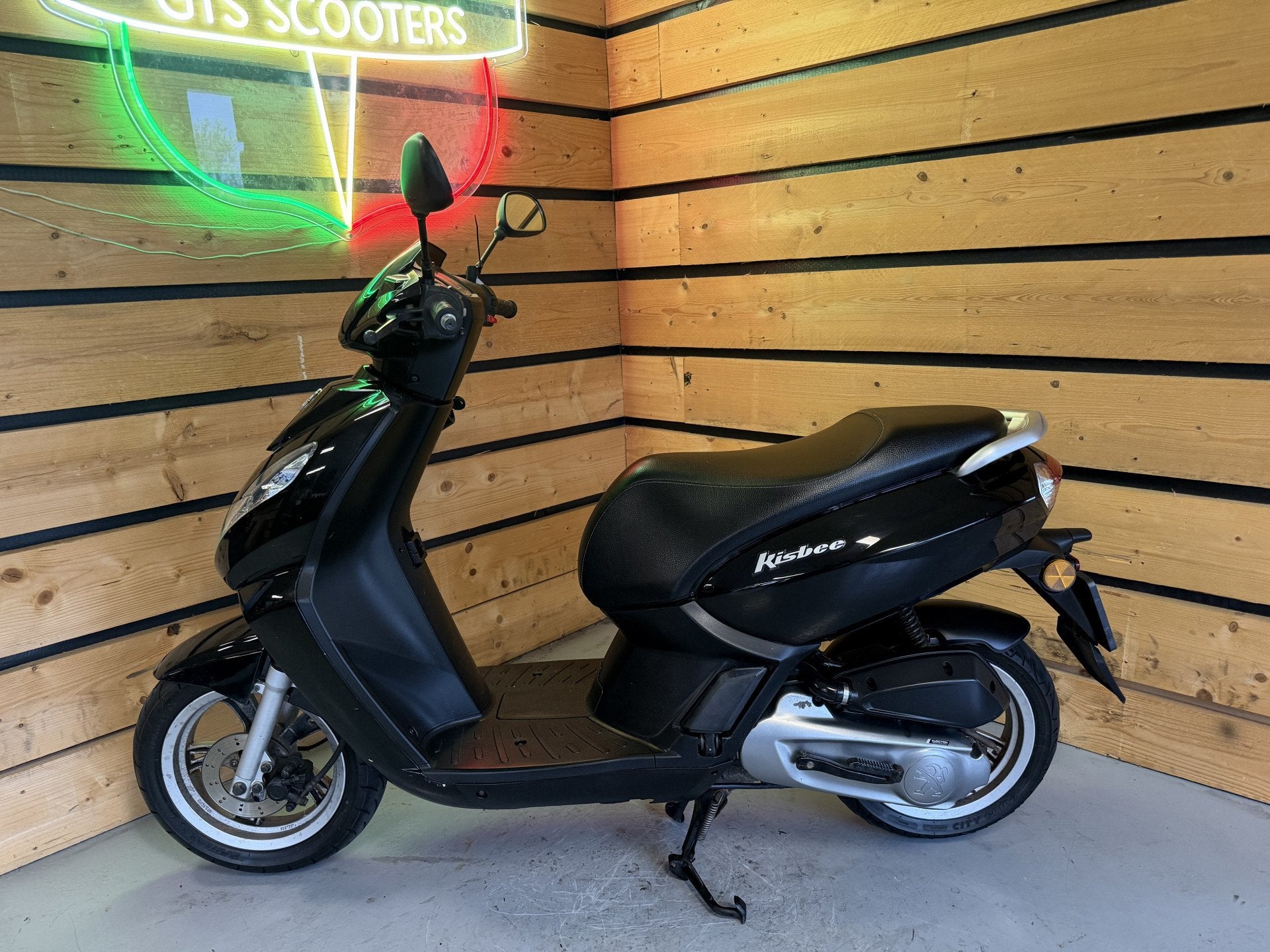 Peugeot Bromscooter Kisbee Black Edition Injectie (bj 2019), Bruin Scooterservice, Gebruikt, Overige modellen, Jos@bruinautoservice.nl