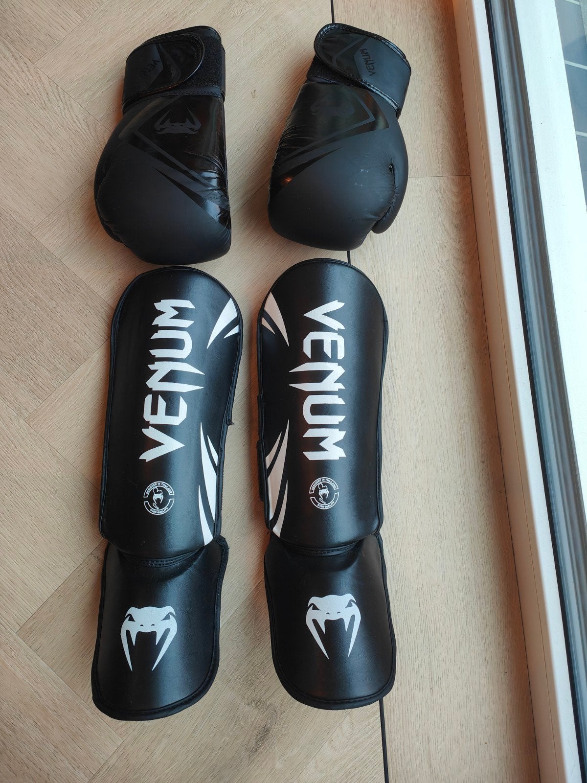 Venum kickboks set maat-L, Sport en Fitness, Ophalen, Overige, Vechtsportbescherming, Maat L
