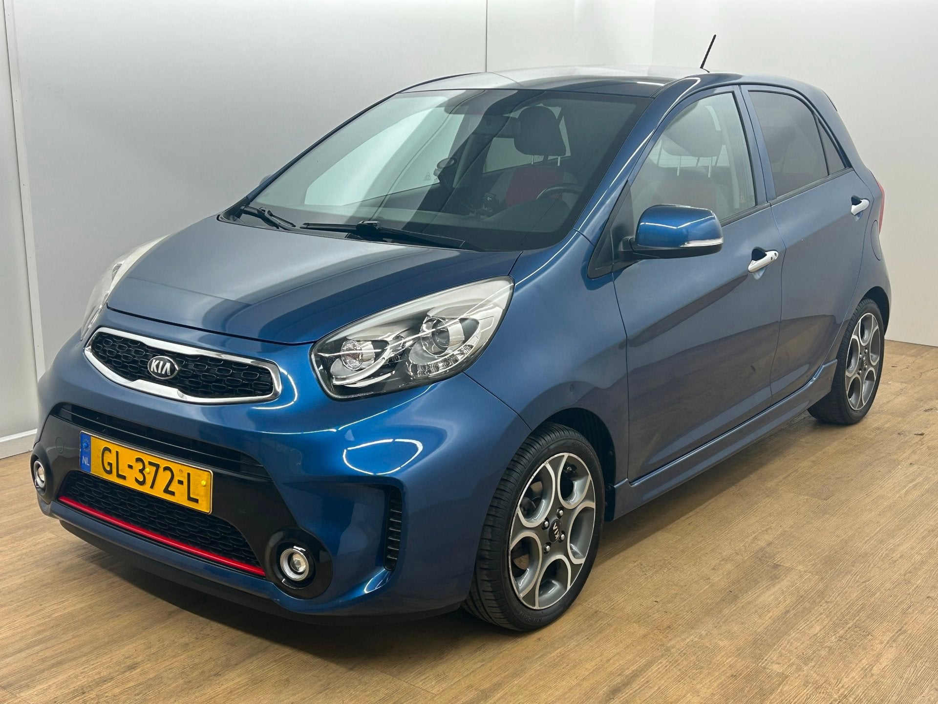Kia Picanto Occasion 1.2 CVVT SportsLine | Blauw | Tweedehan, Voorwielaandrijving, Metallic lak, Gebruikt, 4 cilinders