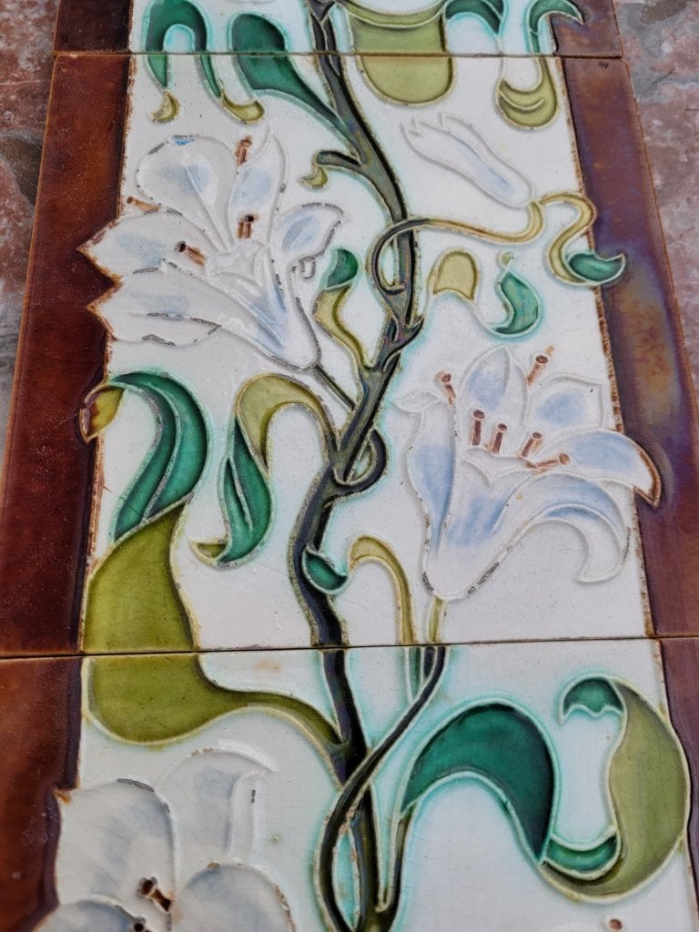 Partij antieke Art Nouveau reliëftegels - Lelies (ca. 1900), Gebruikt, Minder dan 20 cm, Minder dan 5 m², Wandtegels