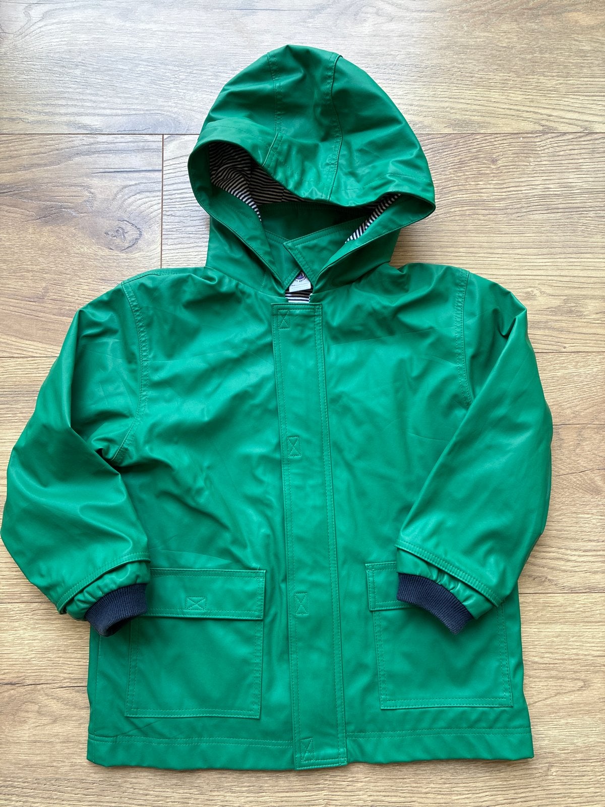 Nieuwe Petit Bateau regenjas groen 110cm (5 jaar), Ophalen of Verzenden, Nieuw, Jongen of Meisje