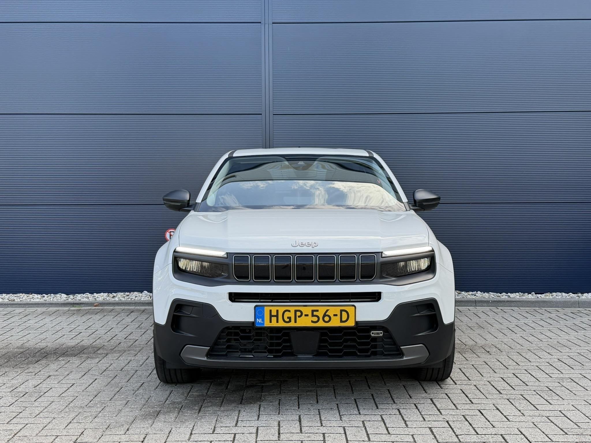 Jeep Avenger Longitude 54 kWh SOH 97,3% | Apple Carplay/Andr, Auto's, Stof, Gebruikt, 156 pk, Wit