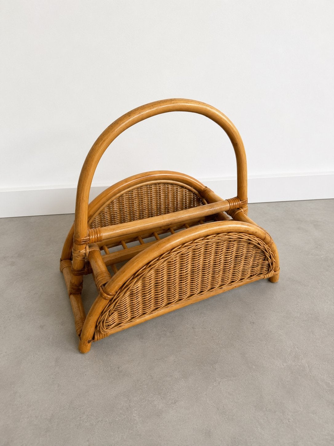 Vintage rotan lectuurbak met handvat, Ophalen of Verzenden, Zo goed als nieuw