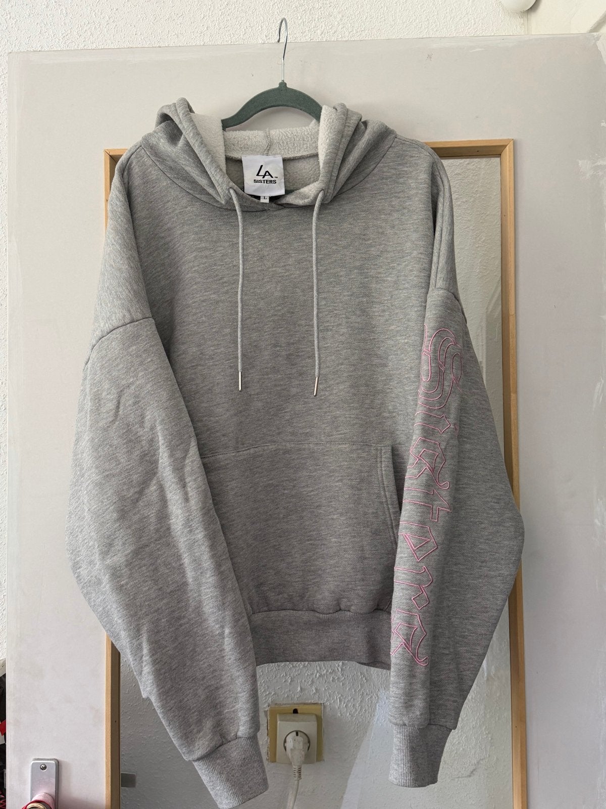 LA Sisters hoodie grijs met roze opdruk, Ophalen of Verzenden, Zo goed als nieuw, Maat 42/44 (L), Grijs