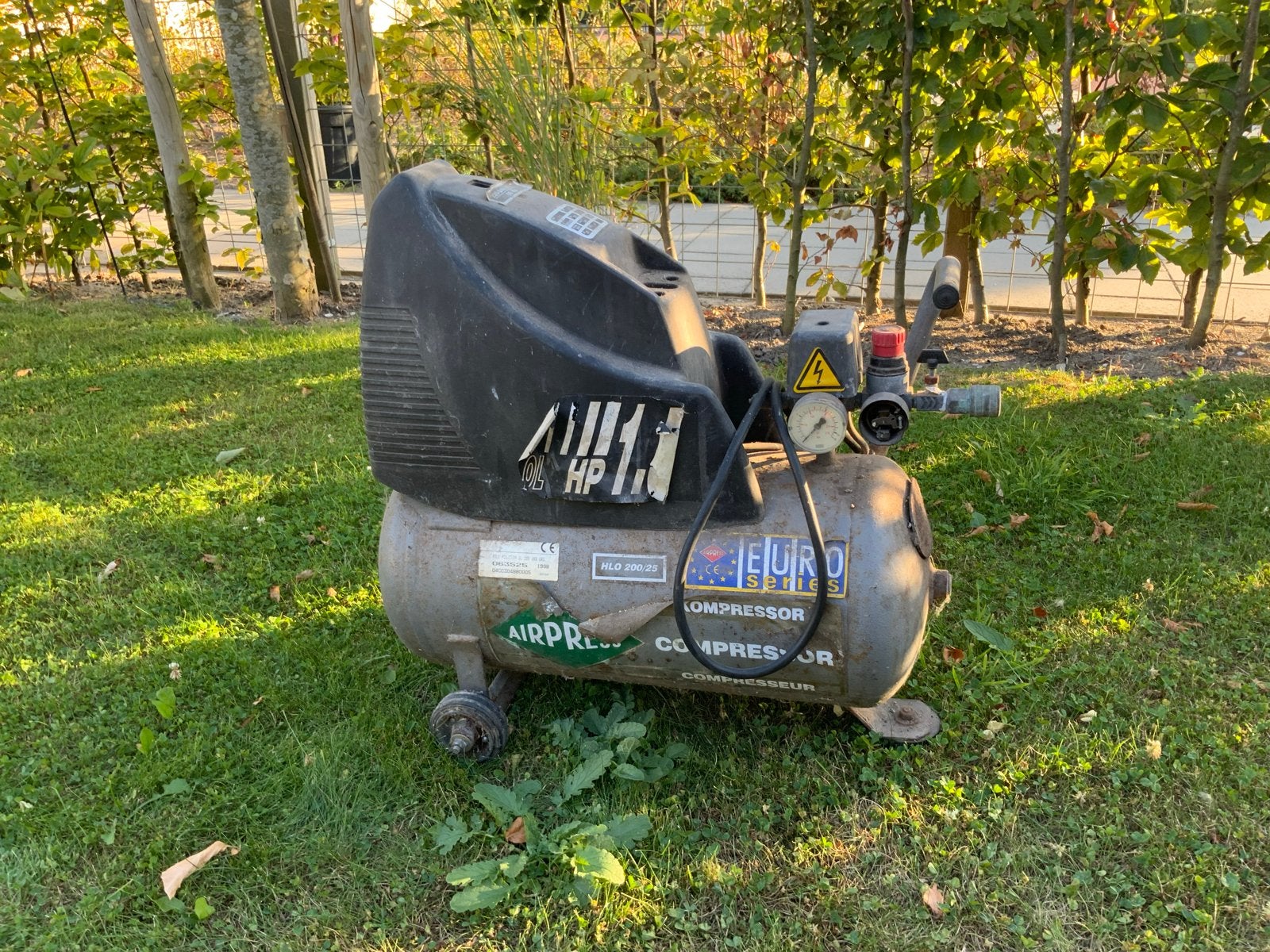 Airpress Compressor - 1.5 PK, 24L, 8 bar, Gebruikt, 6 tot 10 bar, Ophalen of Verzenden, Minder dan 200 liter/min