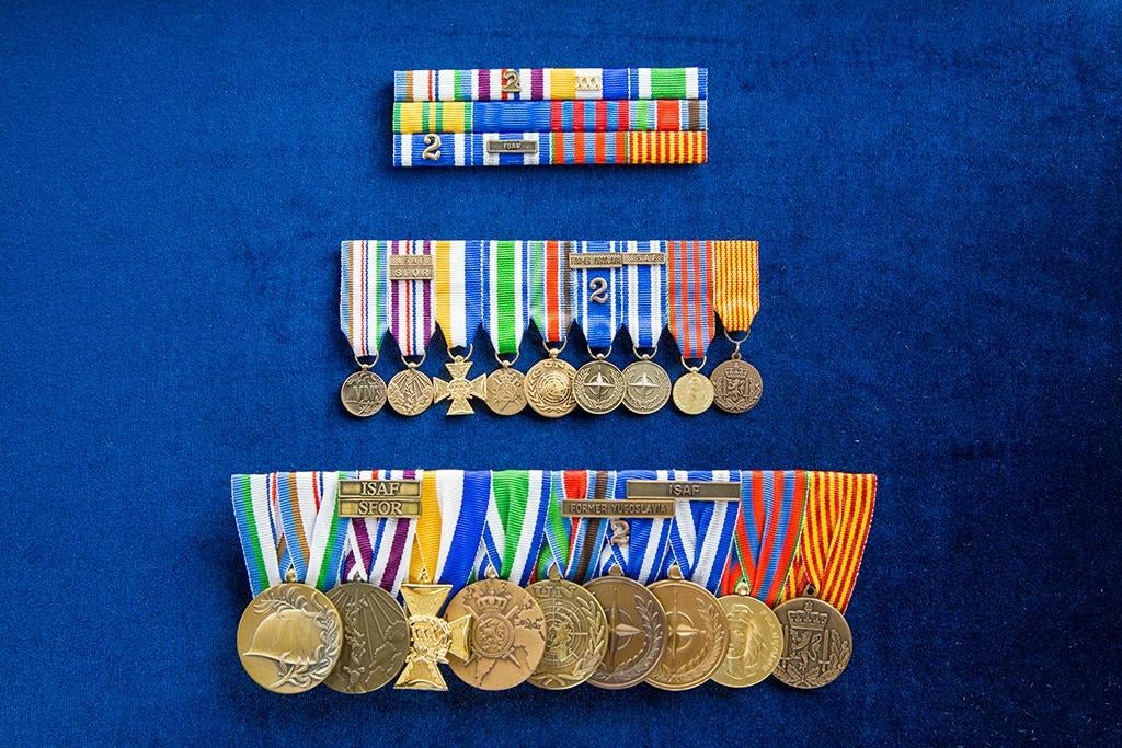 Gezocht: gratis af te halen medailles en Militaria, Postzegels en Munten, Penningen en Medailles, Overige materialen, Nederland