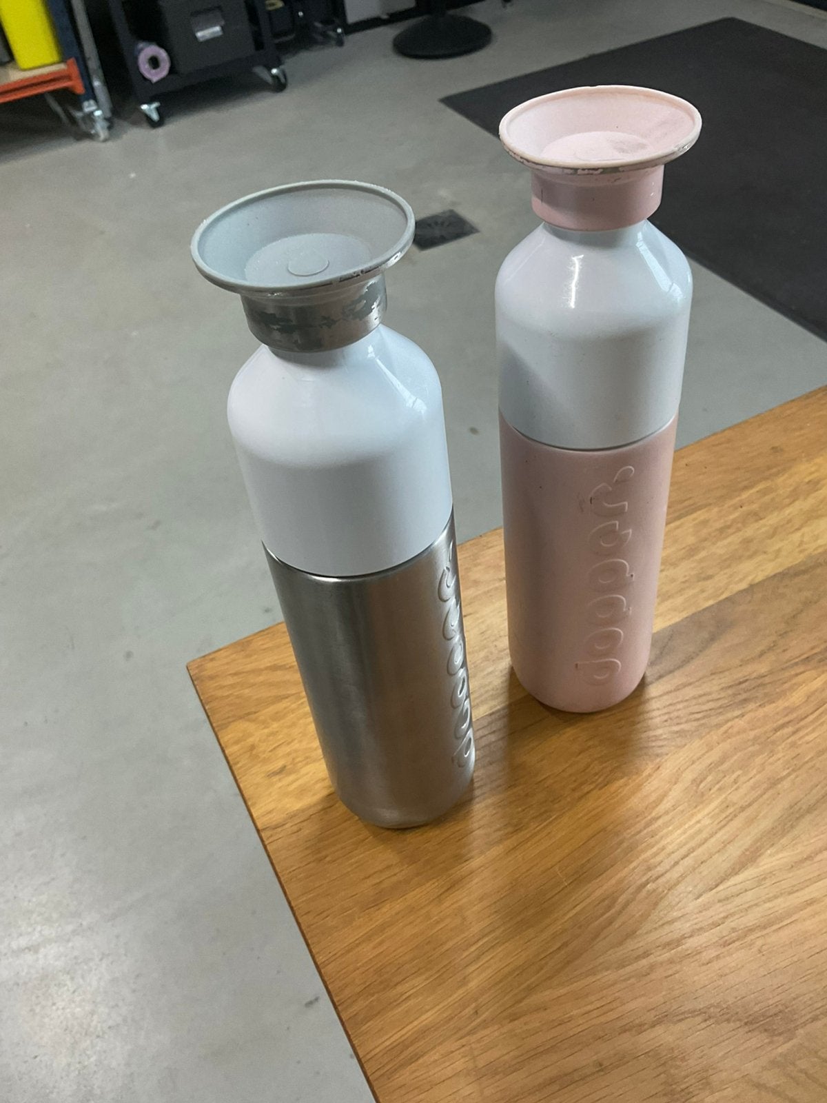 2 metalen doppers rose en rvs metaal kleur, Ophalen, Gebruikt