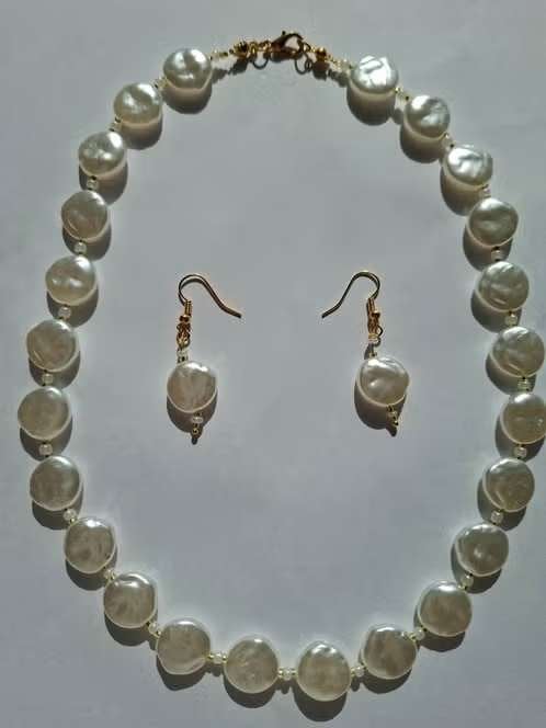 Parelketting en oorbellen set 45 cm lang kleur crème, Ophalen of Verzenden, Nieuw, Wit, Overige materialen