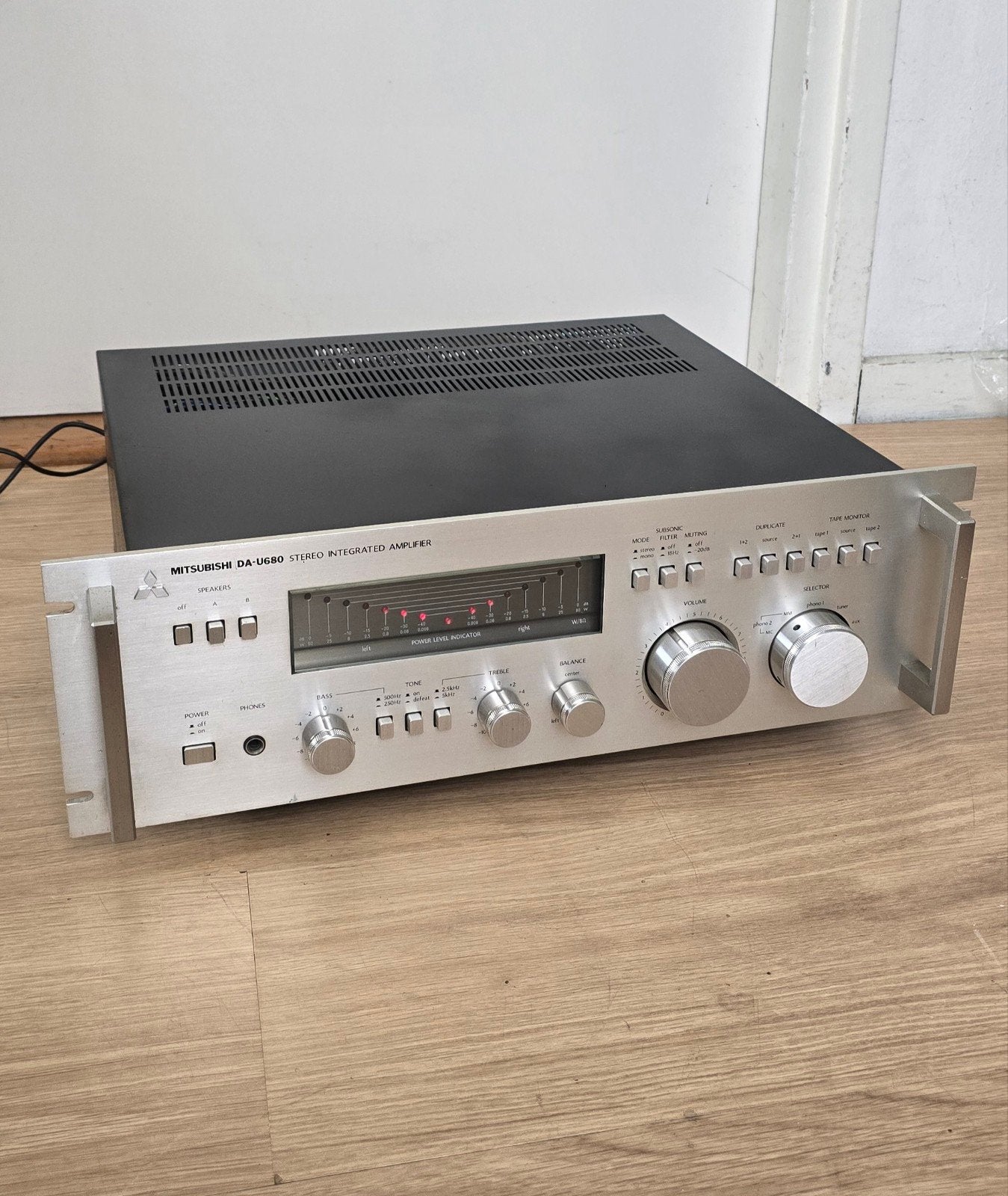 Mitsubishi DA-U680 Stereo Geïntegreerde Versterker, Overige merken, Gebruikt, Ophalen of Verzenden, 60 tot 120 watt