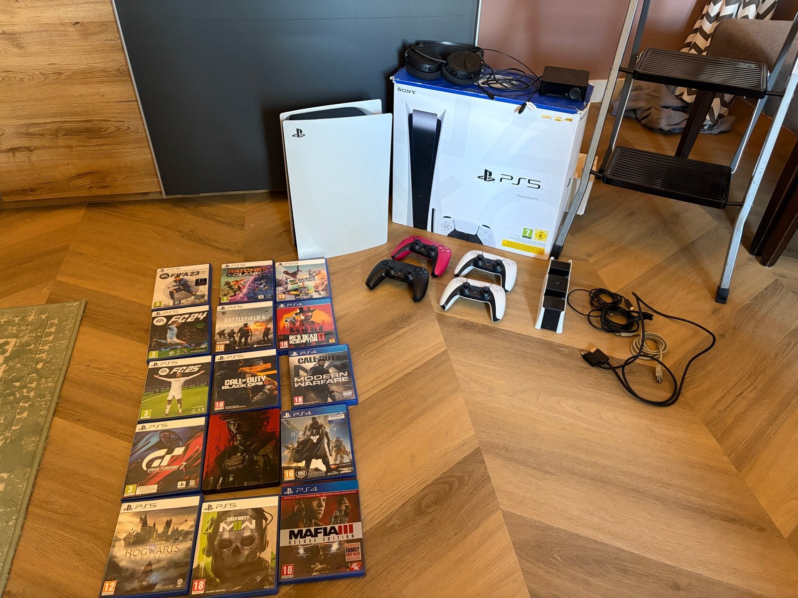 Playstation 5 game set– headset, 4 controllers + 15 games, Ophalen, Vanaf 18 jaar, Eén computer, Zo goed als nieuw