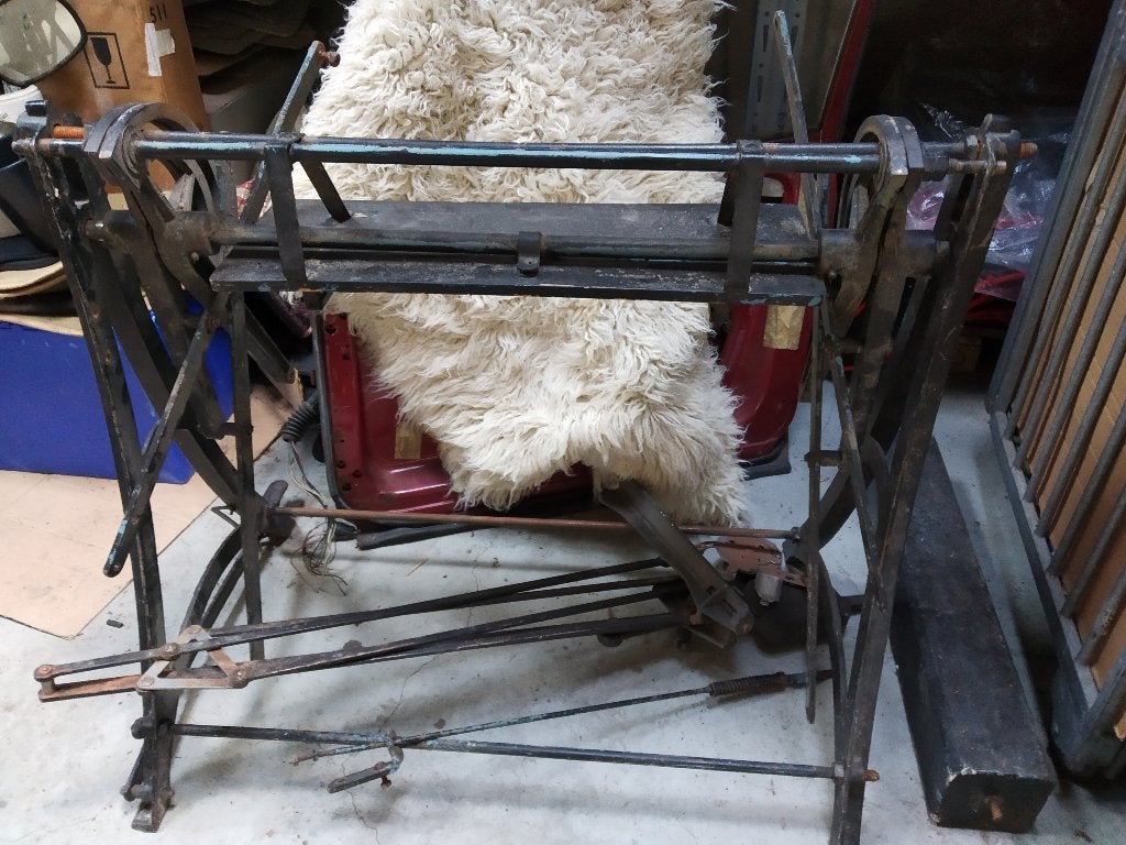 Tekentafel met gietijzeren onderstel (zeker 60 jaar oud), Doe-het-zelf en Verbouw, Tekentafels, Ophalen, Gebruikt, Minder dan 130 cm