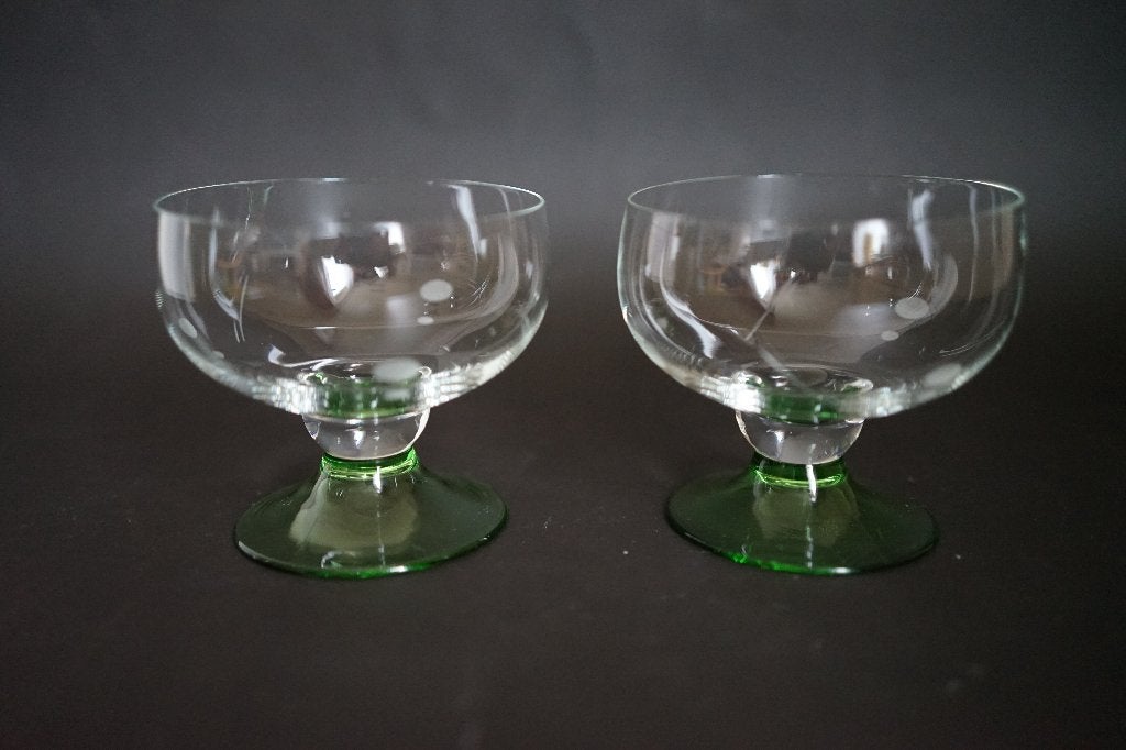 Geslepen olijf 2x dessert glas sorbet amuse coupe groen, Glas of Glazen, Overige merken, Ophalen of Verzenden, Overige stijlen