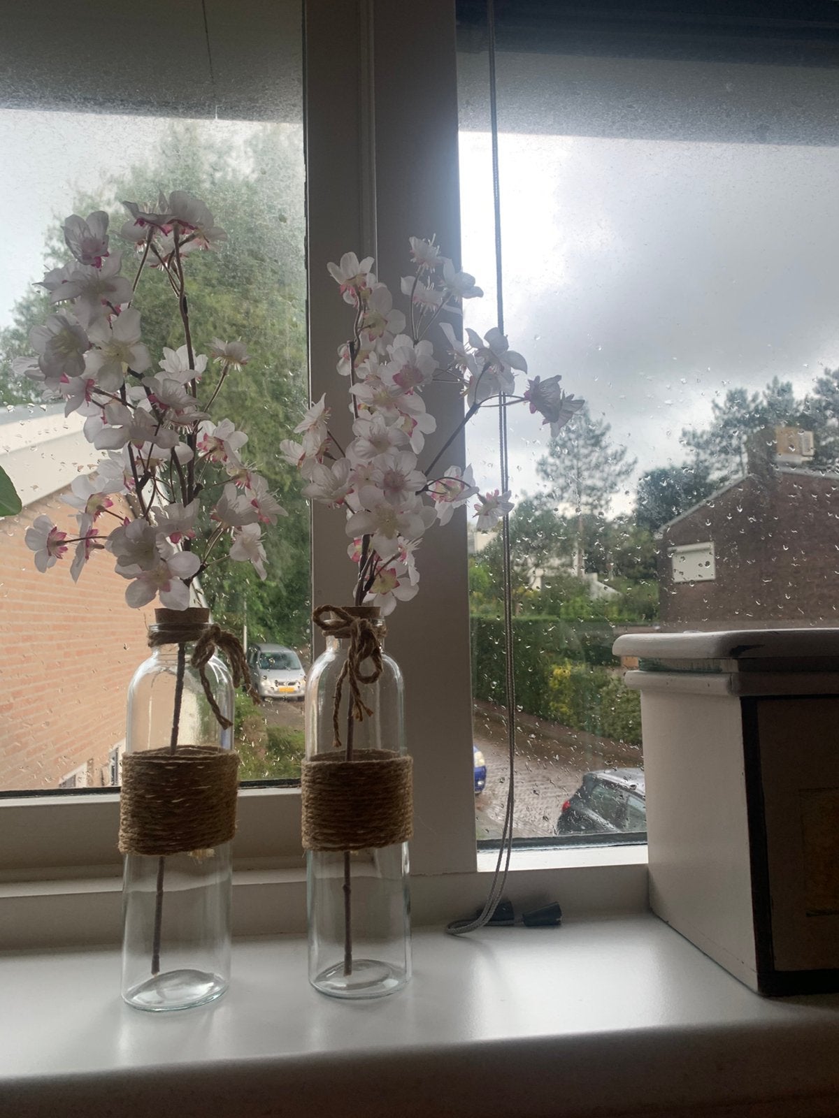 2 leuke vaasjes met bloemen te koop, Ophalen, Zo goed als nieuw