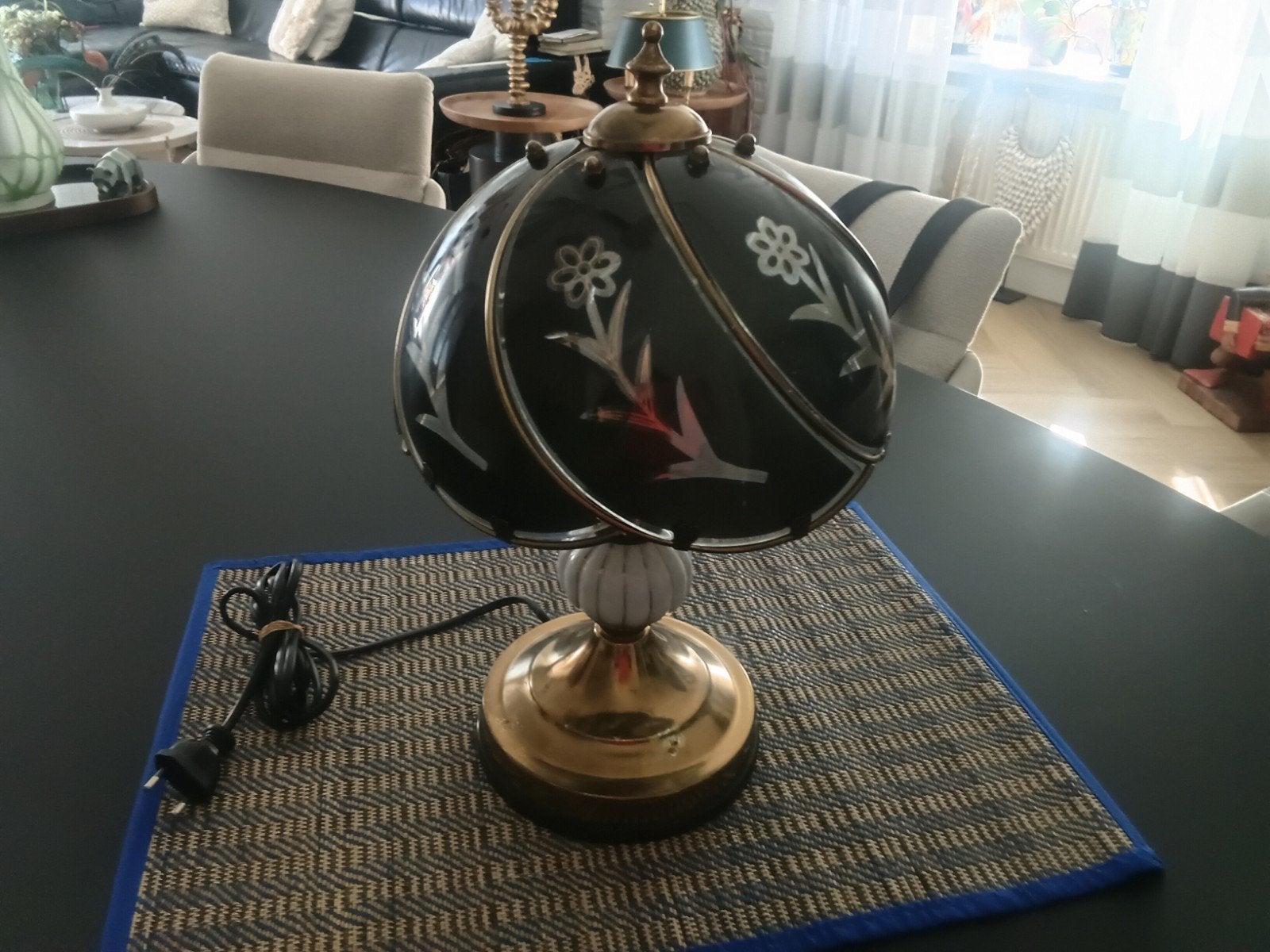 Vintage Tafellamp met Gouden Voet en glazen Zwart-Wit Kap, Ophalen of Verzenden