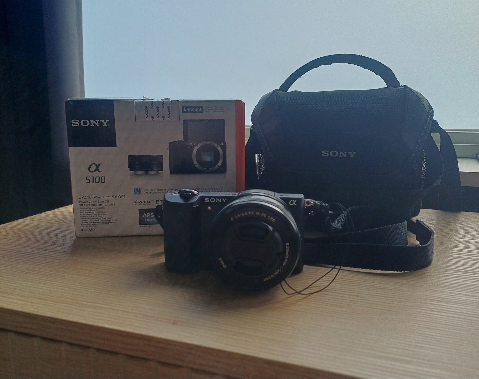 Sony A5100 Systeemcamera - Zo goed als nieuw met 128GB SD, Kantelbaar/draaibaar scherm, Ophalen of Verzenden, Zo goed als nieuw