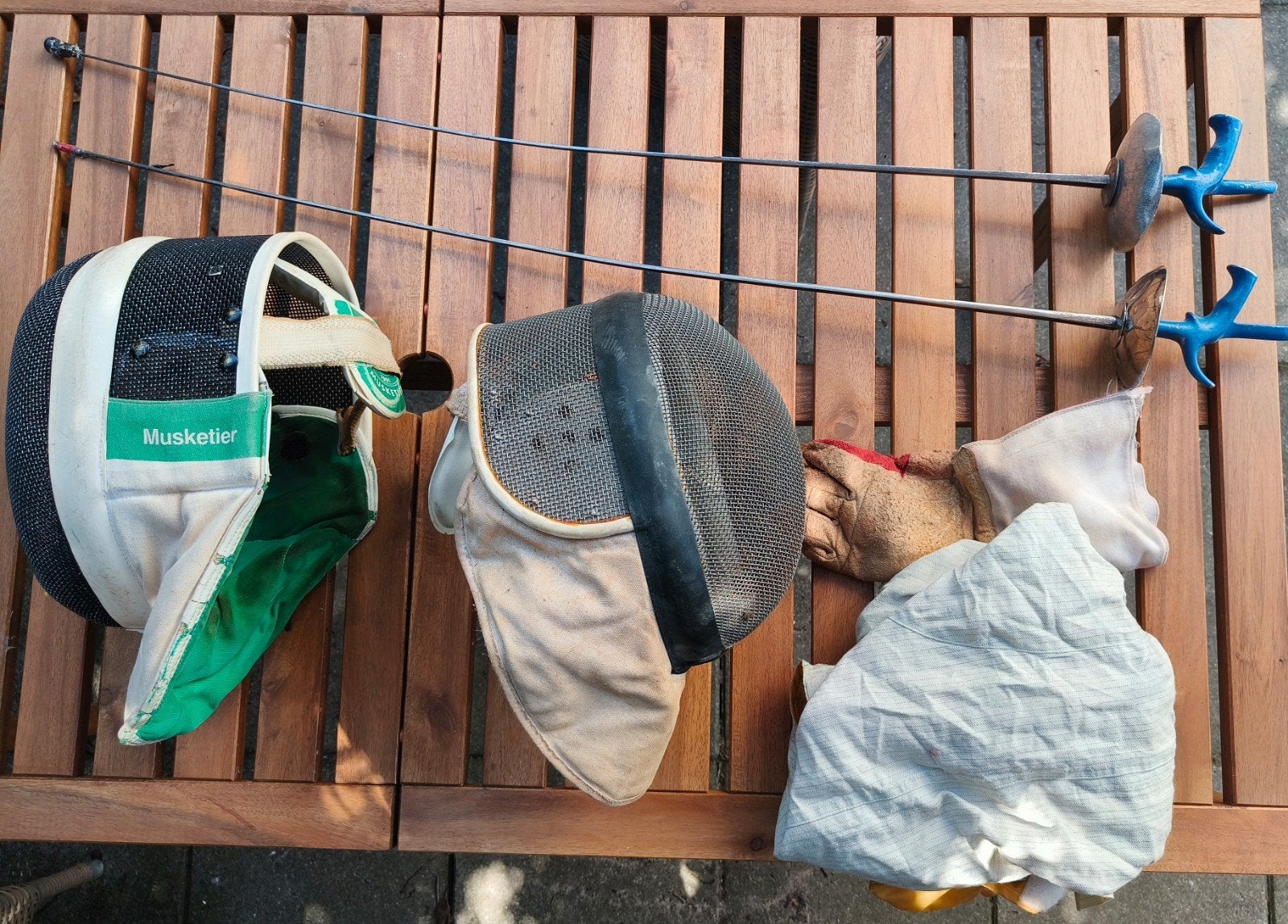 Schermspullen: Floretten, maskers, ondervest en handschoen, Ophalen, Gebruikt