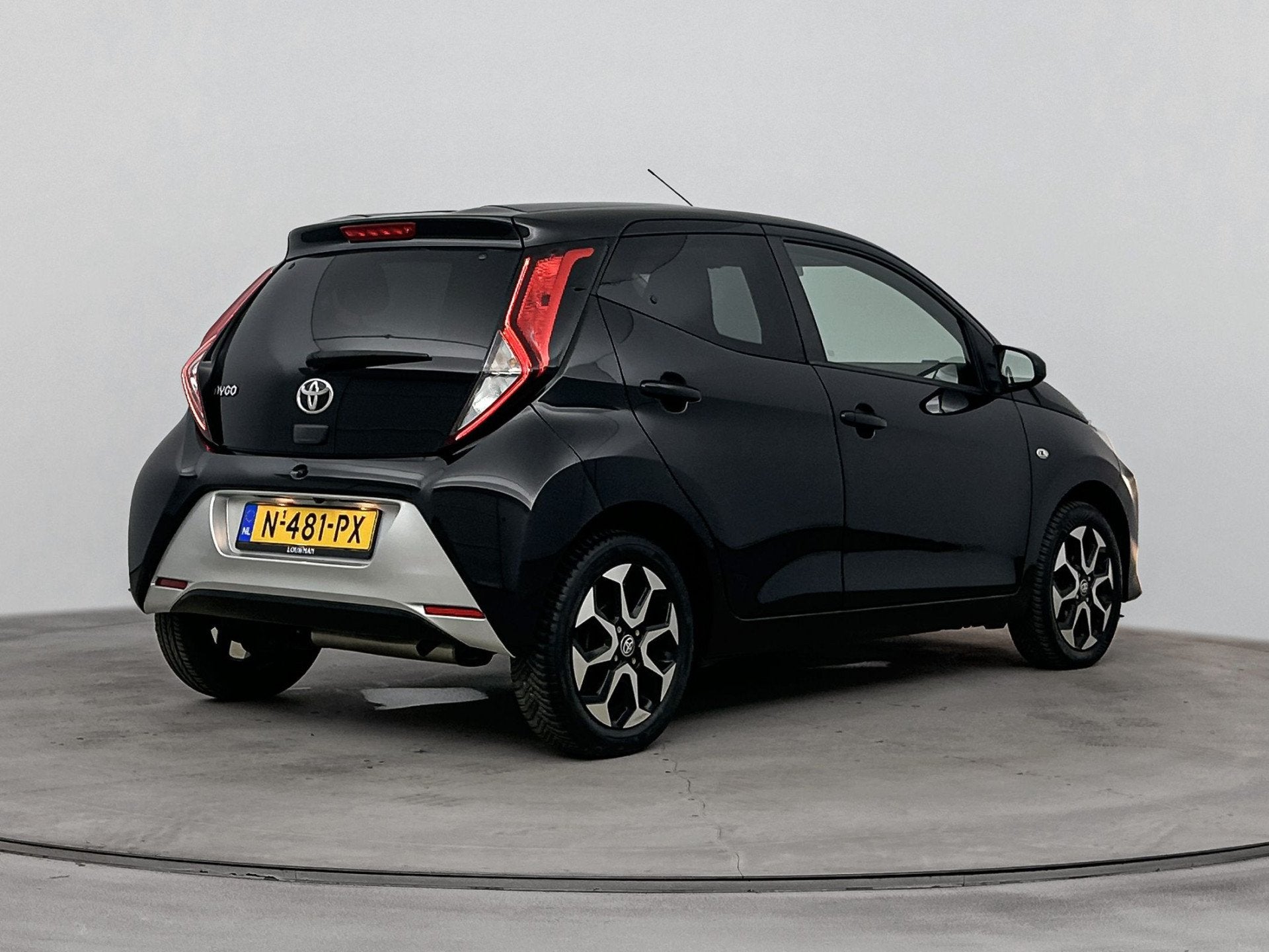 Toyota Aygo 1.0 VVT-i x-joy Automaat | Dealer onderhouden |, 12 maanden, Stof, Gebruikt, 4 stoelen