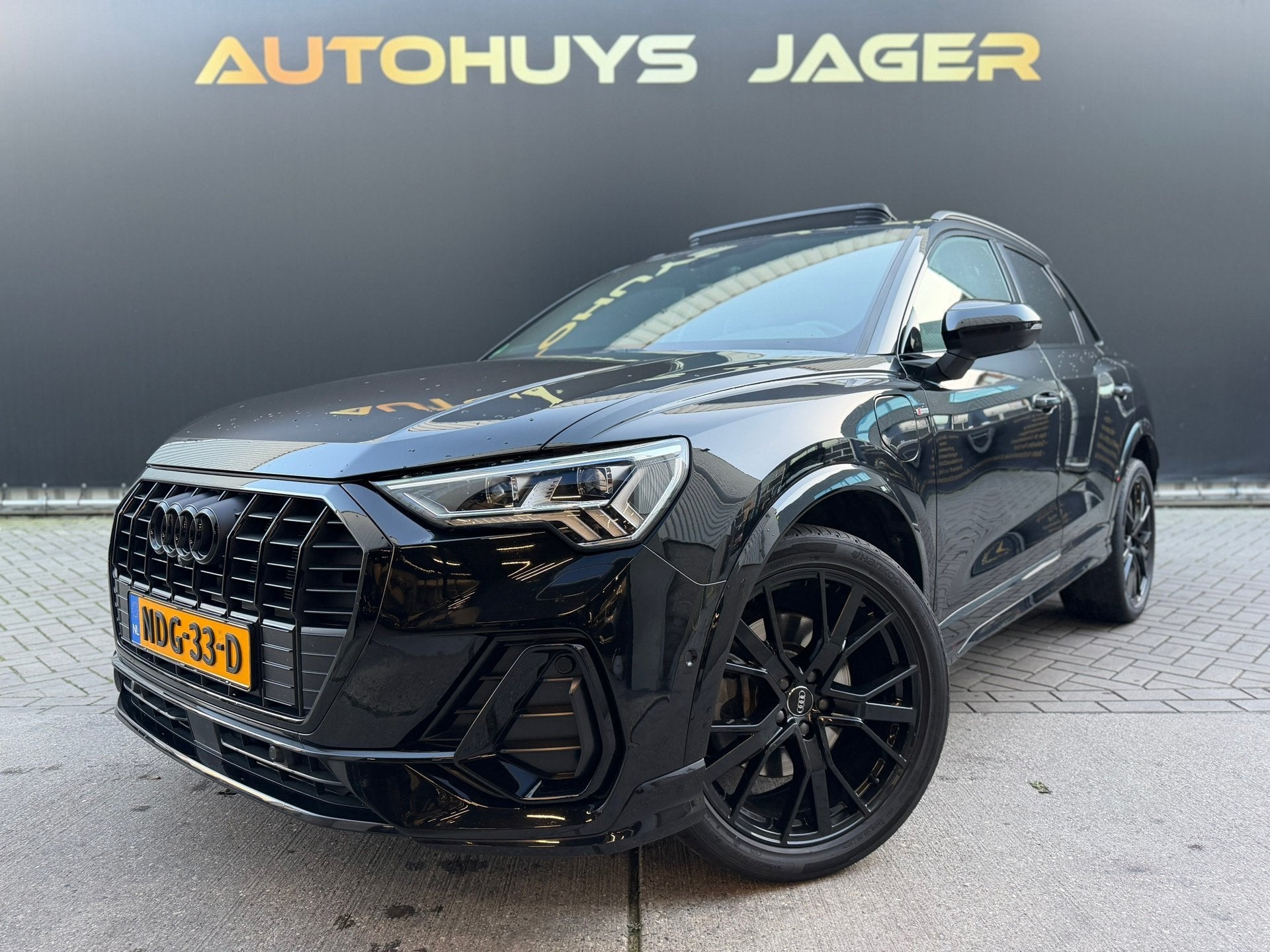 Audi Q3 45 TFSI e S Pano Sonos 360 Keyless Alcantara Trekhaa, Auto's, Dealer onderhouden, Zwart, 245 pk, Hybride Elektrisch/Benzine
