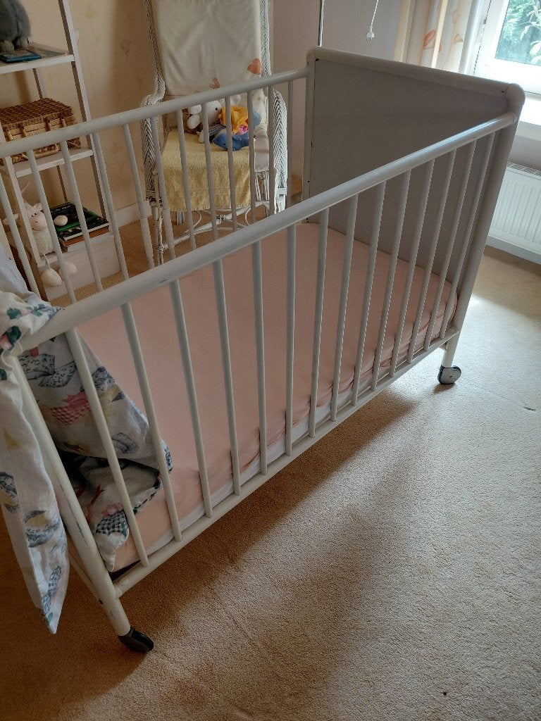 Kinderledikantje met matras. Wit, Kinderen en Baby's, Babywiegjes en Ledikanten, Ophalen, Gebruikt, Ledikant