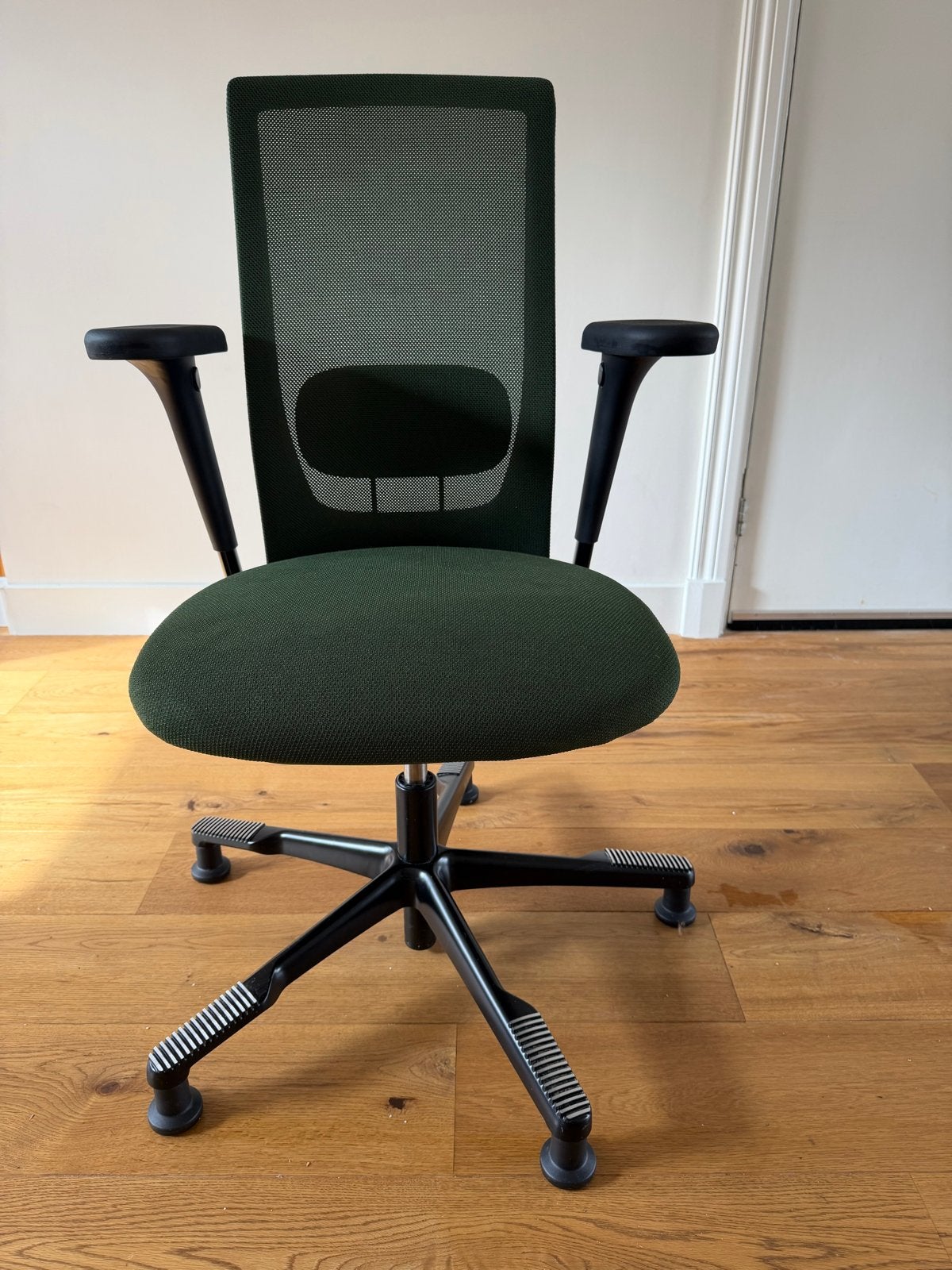 HÅG Futu Ergonomische Bureaustoel – Zo goed als nieuw, Huis en Inrichting, Ophalen, Zo goed als nieuw, Bureaustoel, Groen