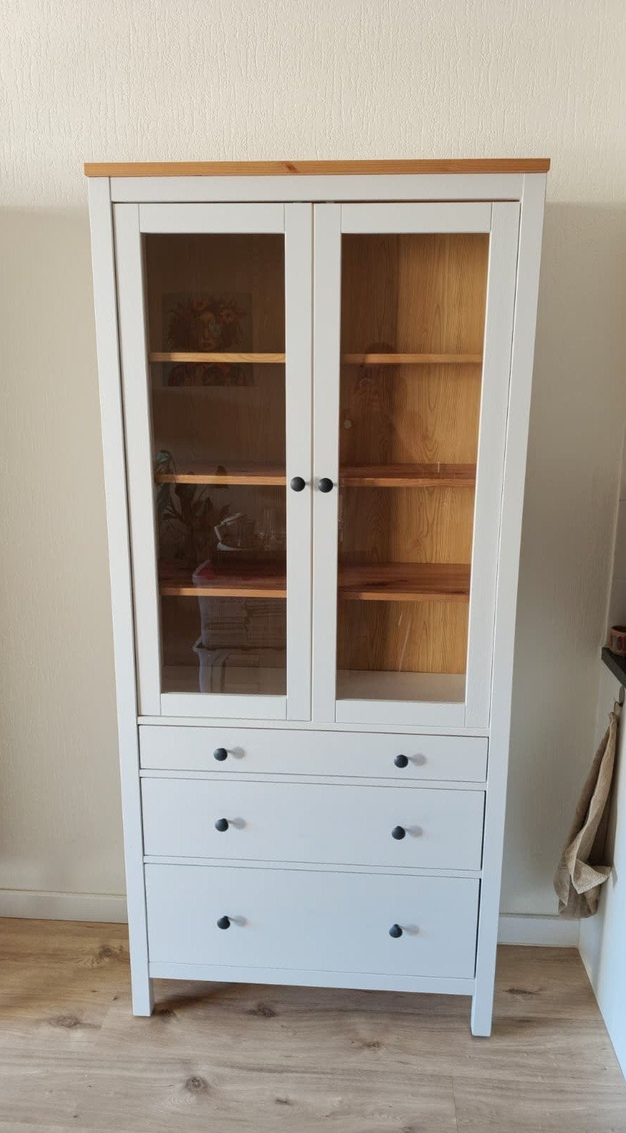 Witte vitrinekast IKEA met 3 lades, Ophalen, Met lade(s), 50 tot 100 cm, Zo goed als nieuw