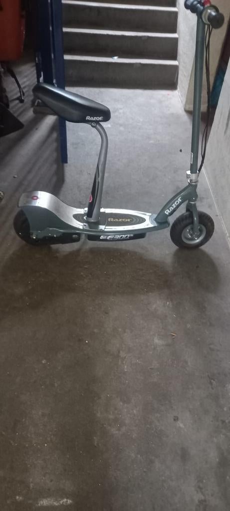 Razor E300 Elektrische Step met Zadel - Gebruikt, Fietsen en Brommers, Steps, Gebruikt, Elektrische step (E-scooter), Ophalen