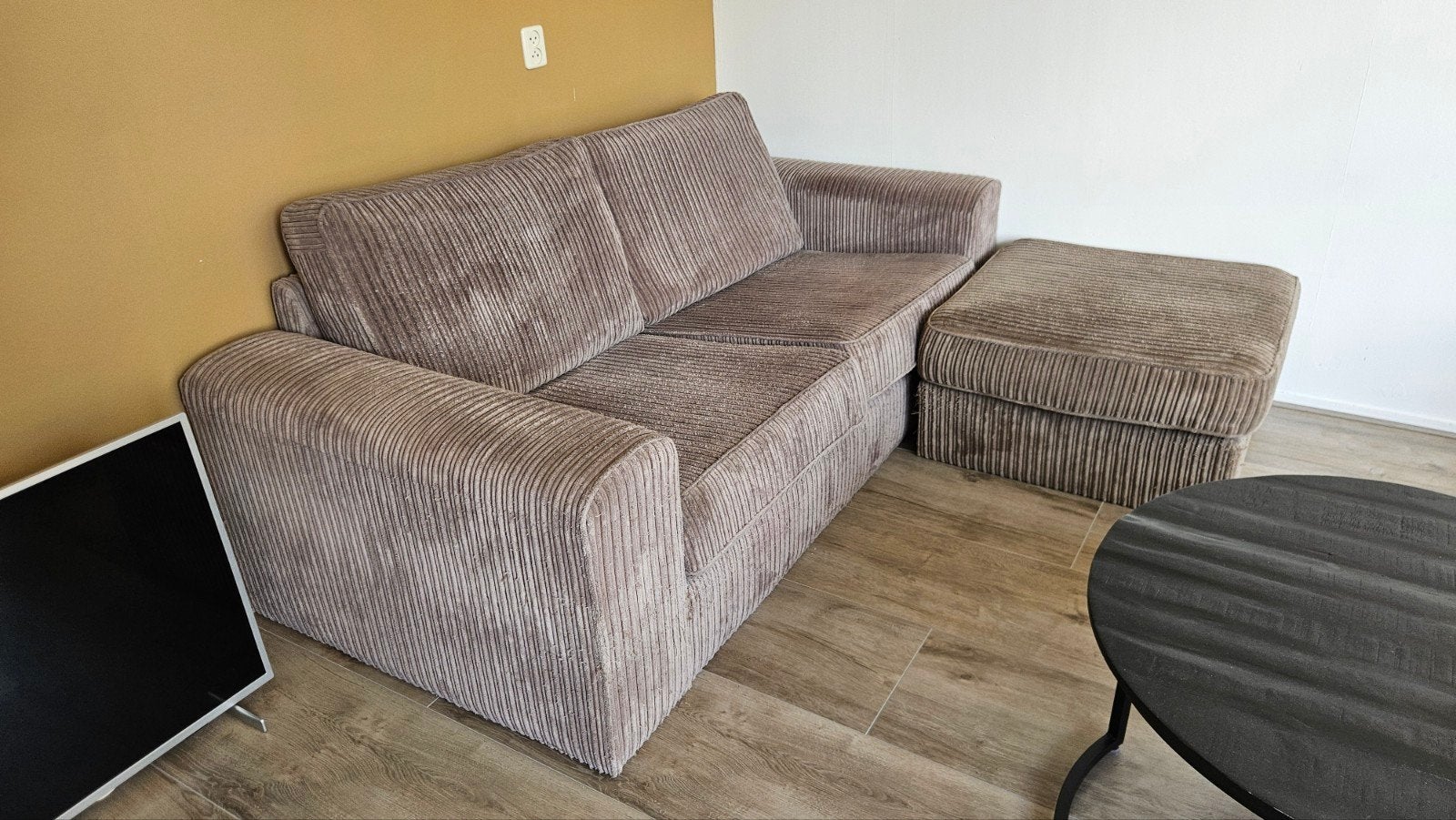 Ribstof taupe 2 zitbank, Huis en Inrichting, Banken | Bankstellen, Ophalen, Gebruikt, 150 tot 200 cm, Tweepersoons