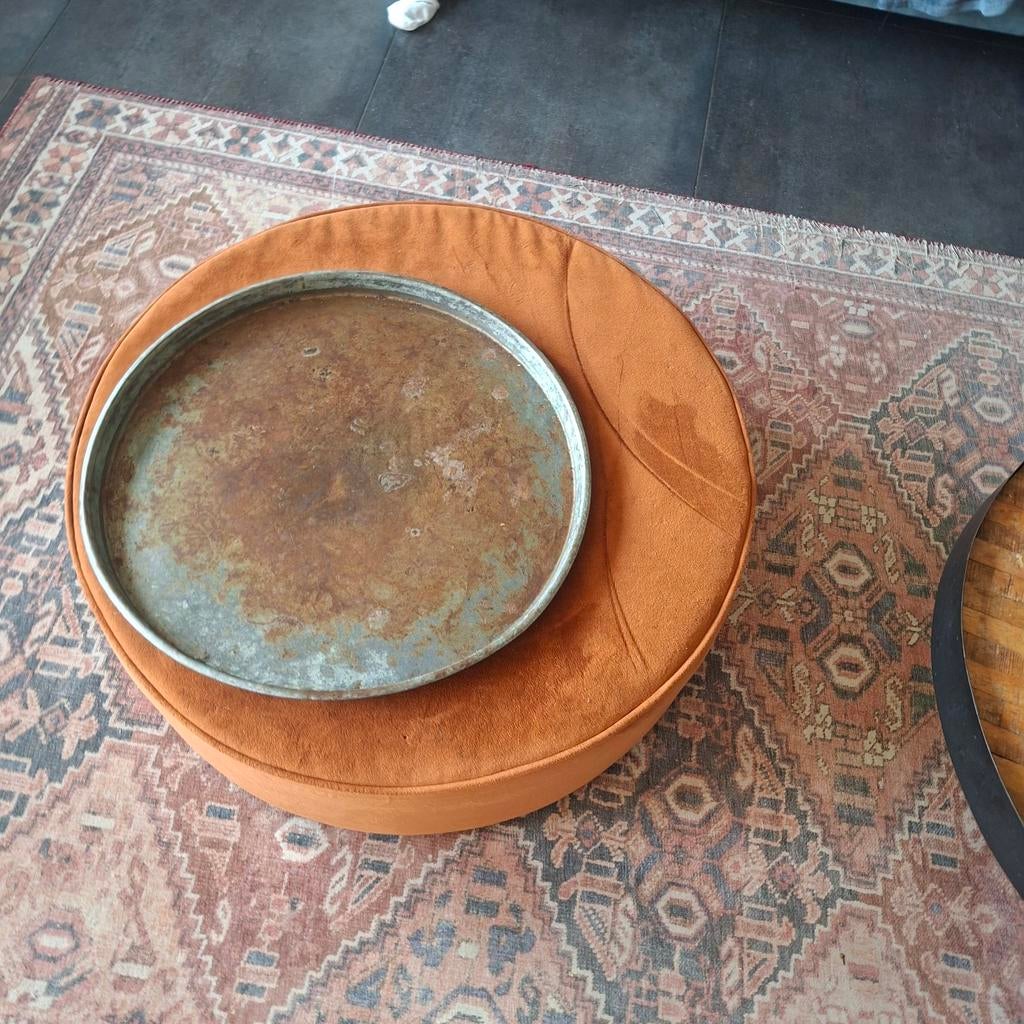 Bruine poef met dienblad, Huis en Inrichting, Ophalen, Gebruikt, Rond, 75 tot 100 cm