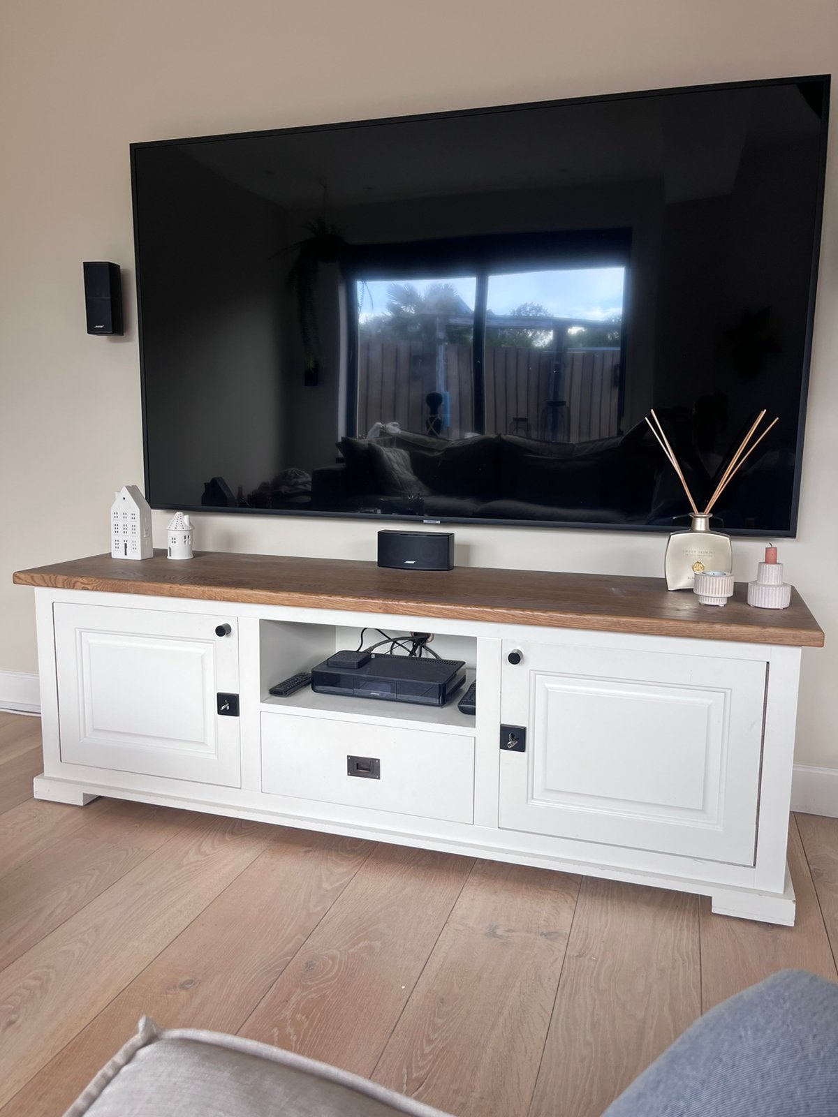 Tv meubel met eiken blad, Huis en Inrichting, Ophalen