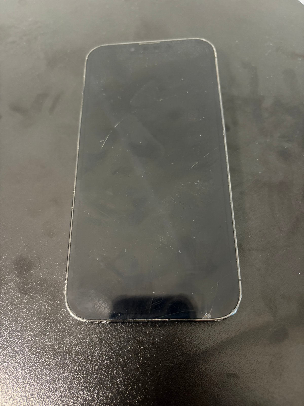 Foto 3 van Iphone 13 pro 128GB te koop achterkant kapot!