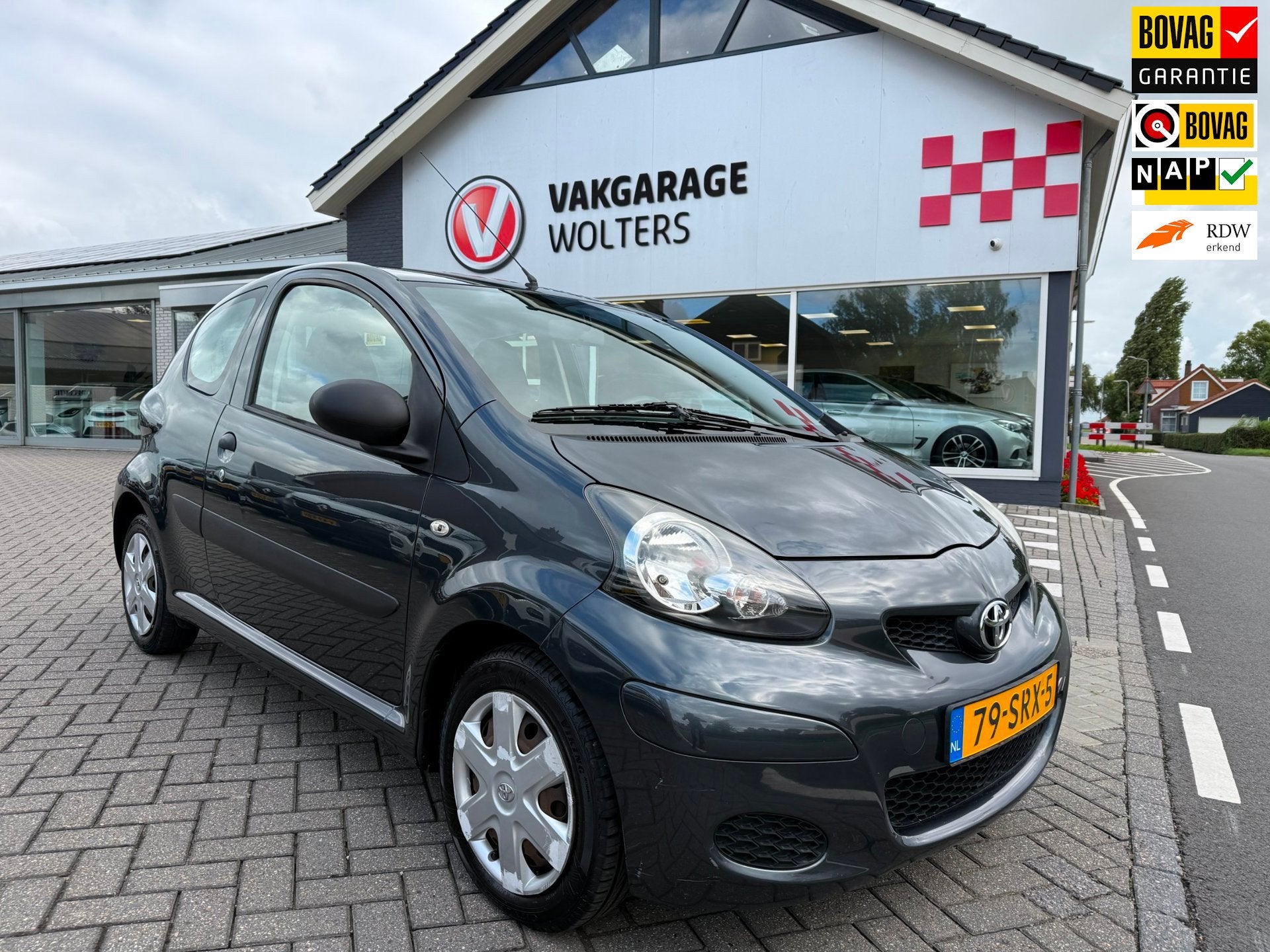 Toyota Aygo 1.0-12V Now RIJKLAARPRIJS!, Auto's, Voorwielaandrijving, Euro 5, Stof, Gebruikt