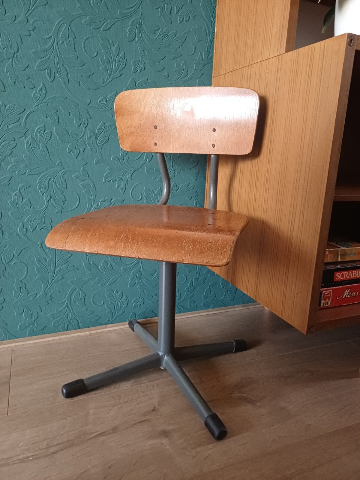 Oude schoolstoeltje, Kinderen en Baby's, Kinderkamer | Tafels en Stoelen, Ophalen, Gebruikt, Stoel(en)