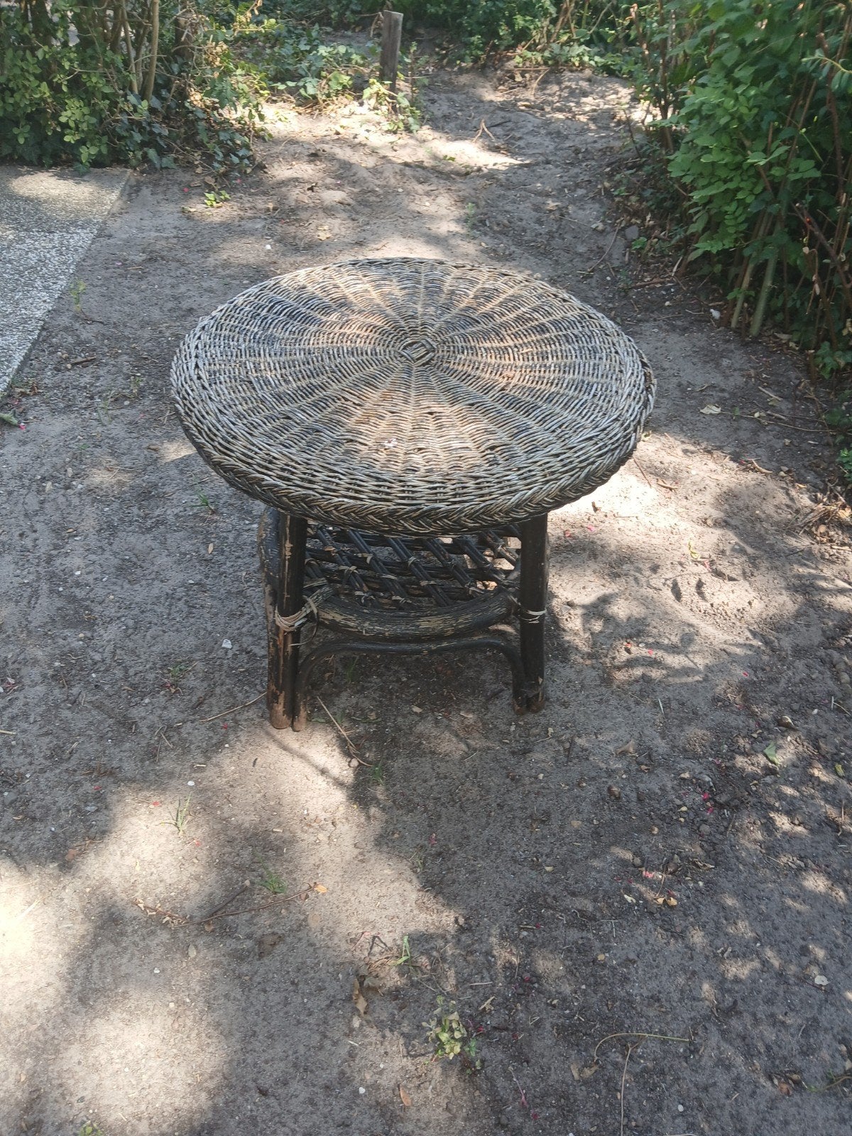 Gratis rieten tuintafel, Ophalen of Verzenden, Gebruikt, Rond, Overige materialen