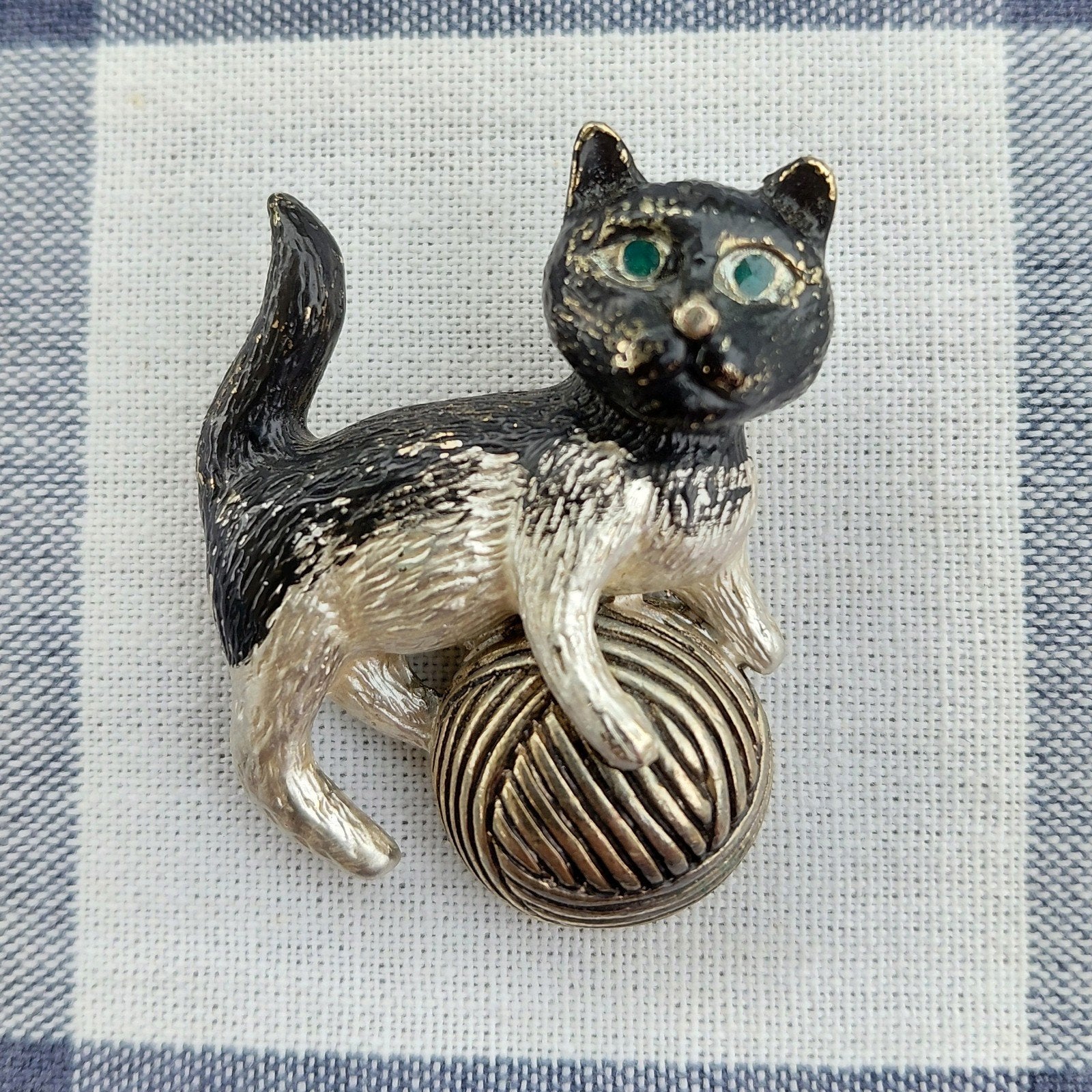 Vintage Broche Kat met Bolletje Wol., Ophalen of Verzenden, Overige materialen, Broche