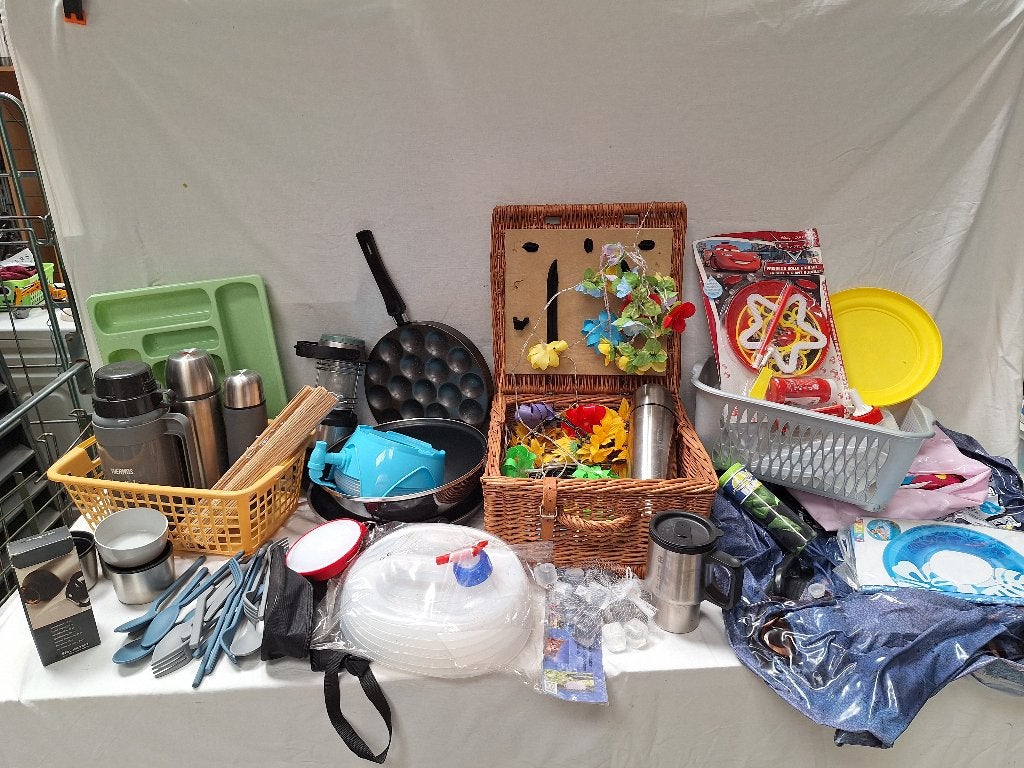 Heel veel leuke camping spullen pannen bestek speelgoed enz, Caravans en Kamperen, Ophalen of Verzenden, Gebruikt