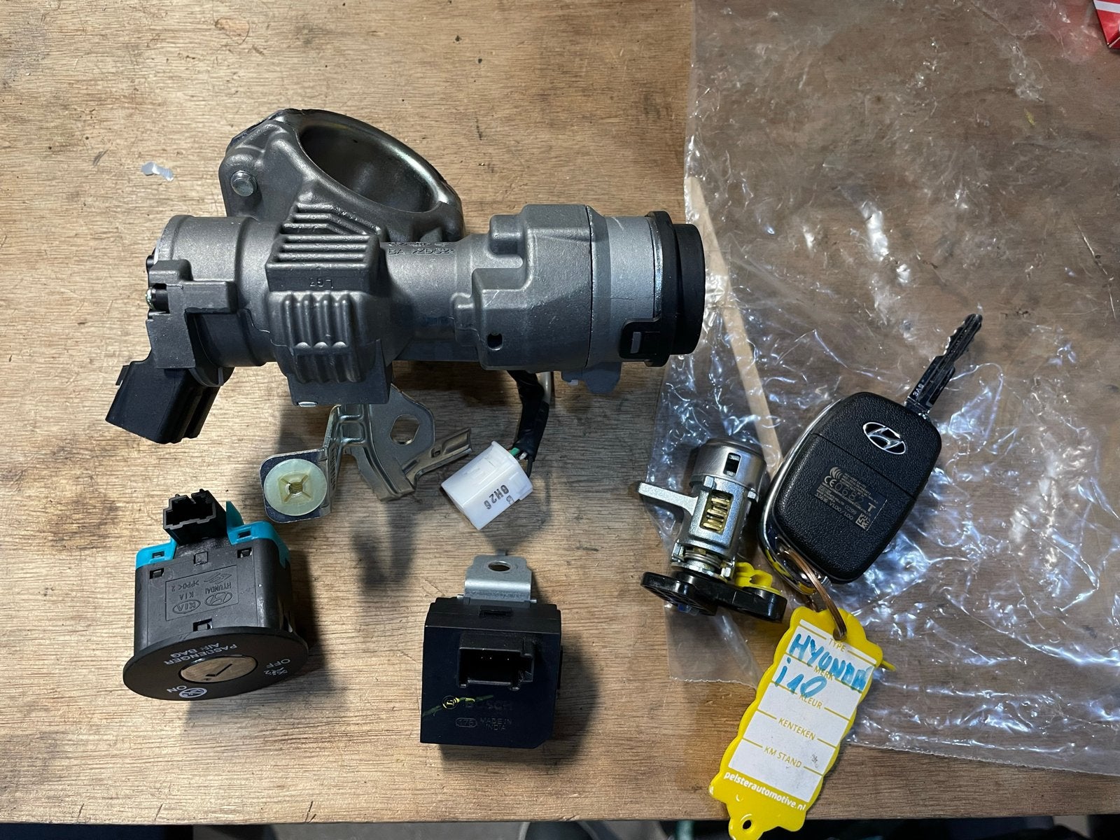 Hyundai i10 contactslot set met sleutel en afstandsbediening, Ophalen of Verzenden, Gebruikt, Hyundai