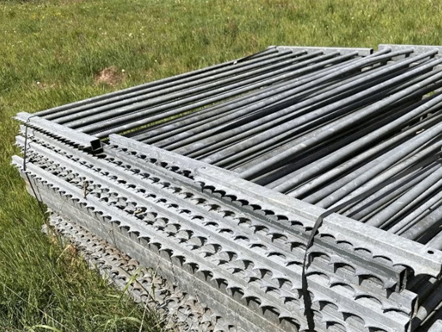 Spijlen hekwerken en palen afrastering hek hekken, Ophalen, Met poort, Spijlenhekwerk, Zo goed als nieuw