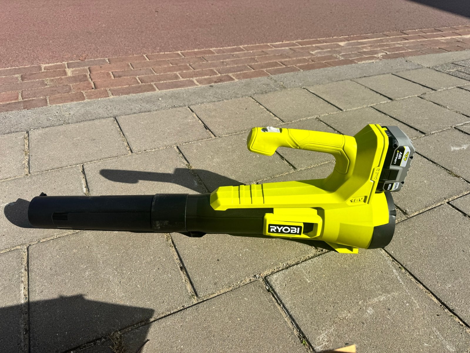 Ryobi 18V Accu Bladblazer - Zo goed als nieuw, Tuin en Terras, Ophalen of Verzenden, Zo goed als nieuw, Accu, Handgedragen