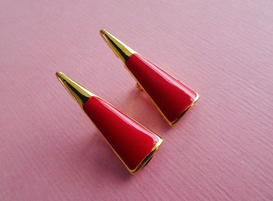 jwg Vintage 70s 80s oorbellen driehoek rood emaille goud klr, Verzenden, Overige materialen, Oorbellen