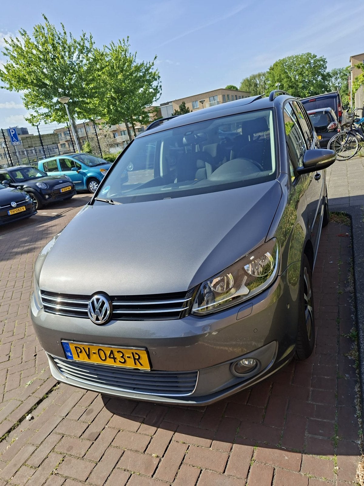 Volkswagen Touran 1.4 TSI 7P Panorama, Voorwielaandrijving, Zwart, 4 cilinders, 1462 kg