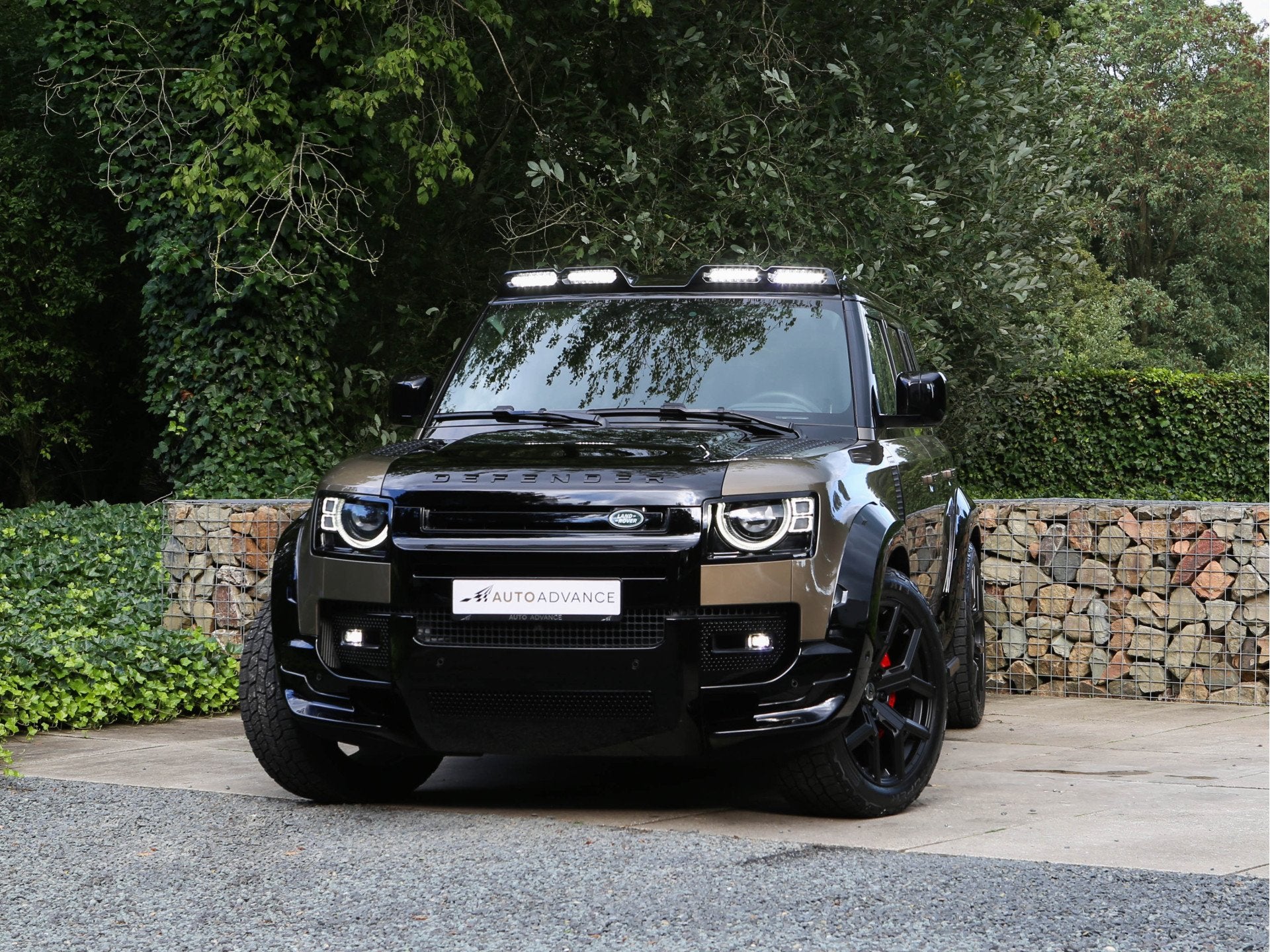 Land Rover Defender 3.0 P400 110 HSX Urban Commercial / Grij, Automaat, Gebruikt, Bruin, 2996 cc