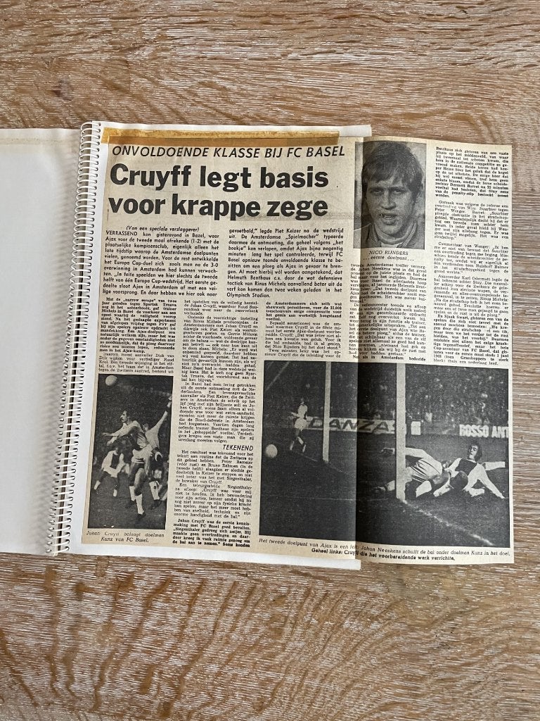 AJAX EUROPEES VOETBAL 1968/1969 en 1970/1971., Ophalen of Verzenden, Gebruikt, Ajax, Boek of Tijdschrift