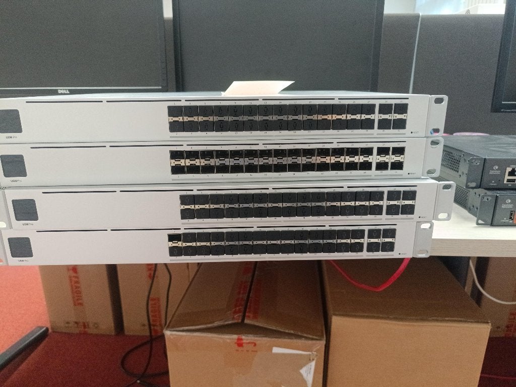 4x Ubiquiti UniFi Switch Pro Aggregation SFP+, Ophalen of Verzenden, Gebruikt