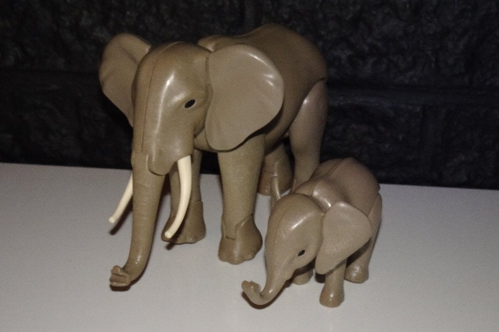 12 - Dieren olifant met jong 7995, Ophalen of Verzenden