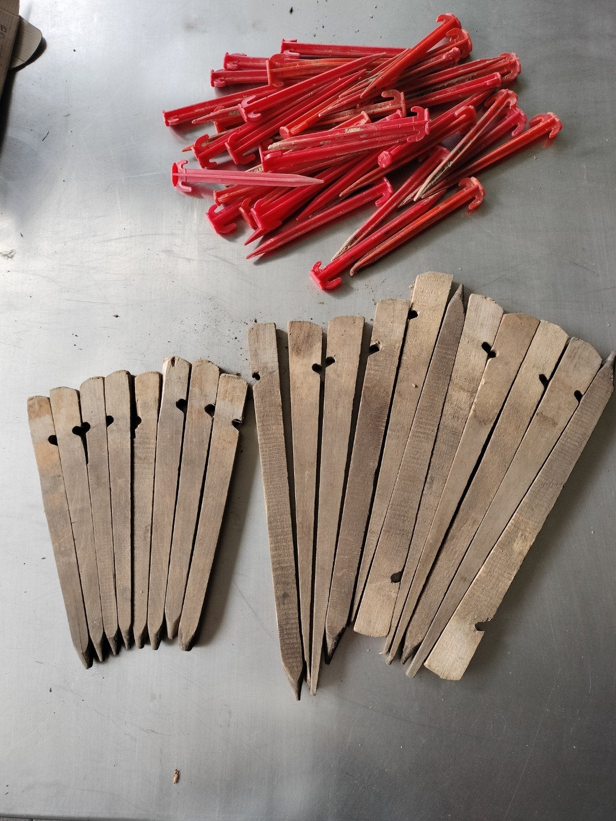 Houten en plastic haringen, Caravans en Kamperen, Ophalen of Verzenden, Gebruikt
