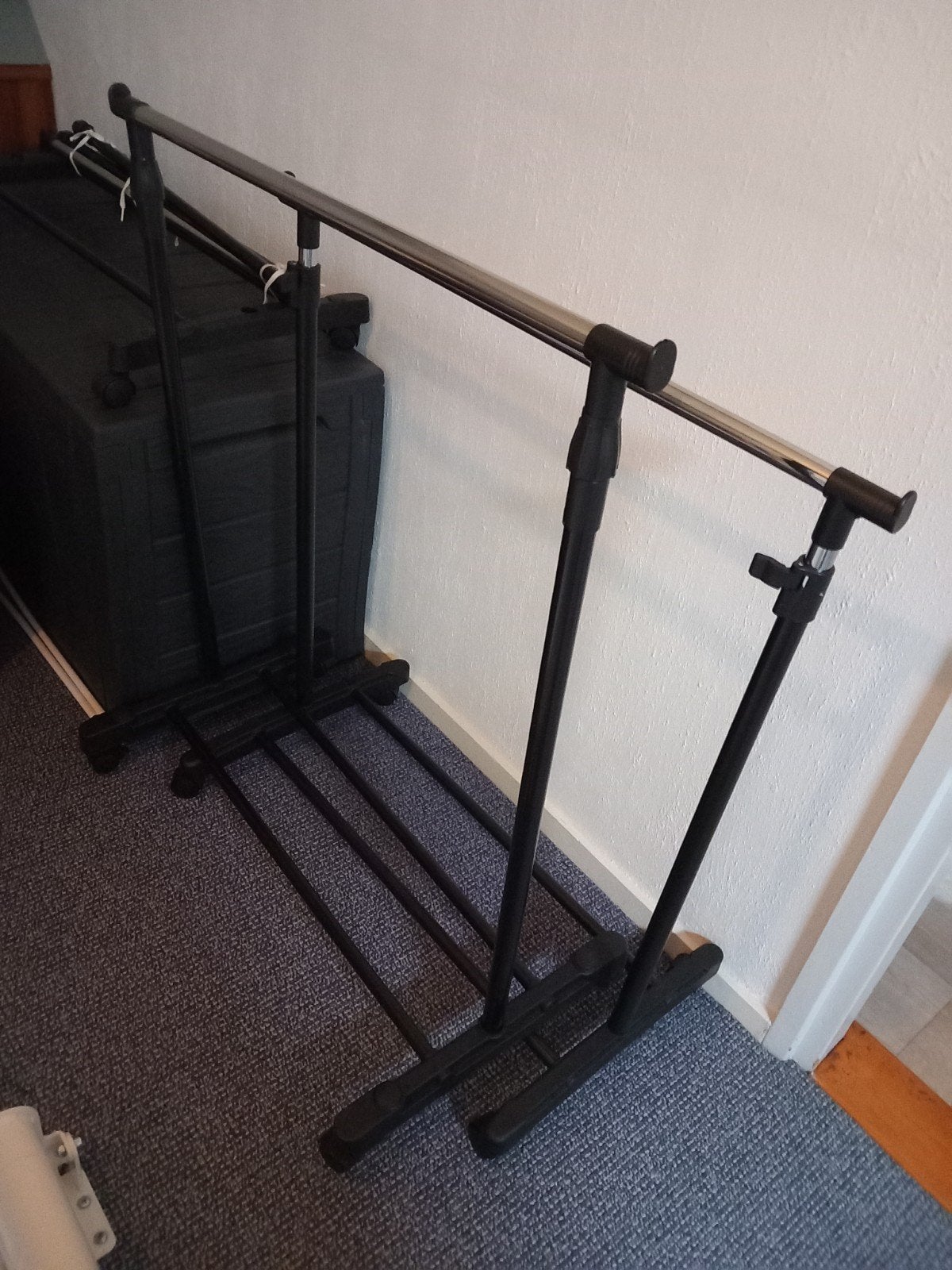 3 kledingrekken met tas hangertjes, Ophalen of Verzenden, Gebruikt