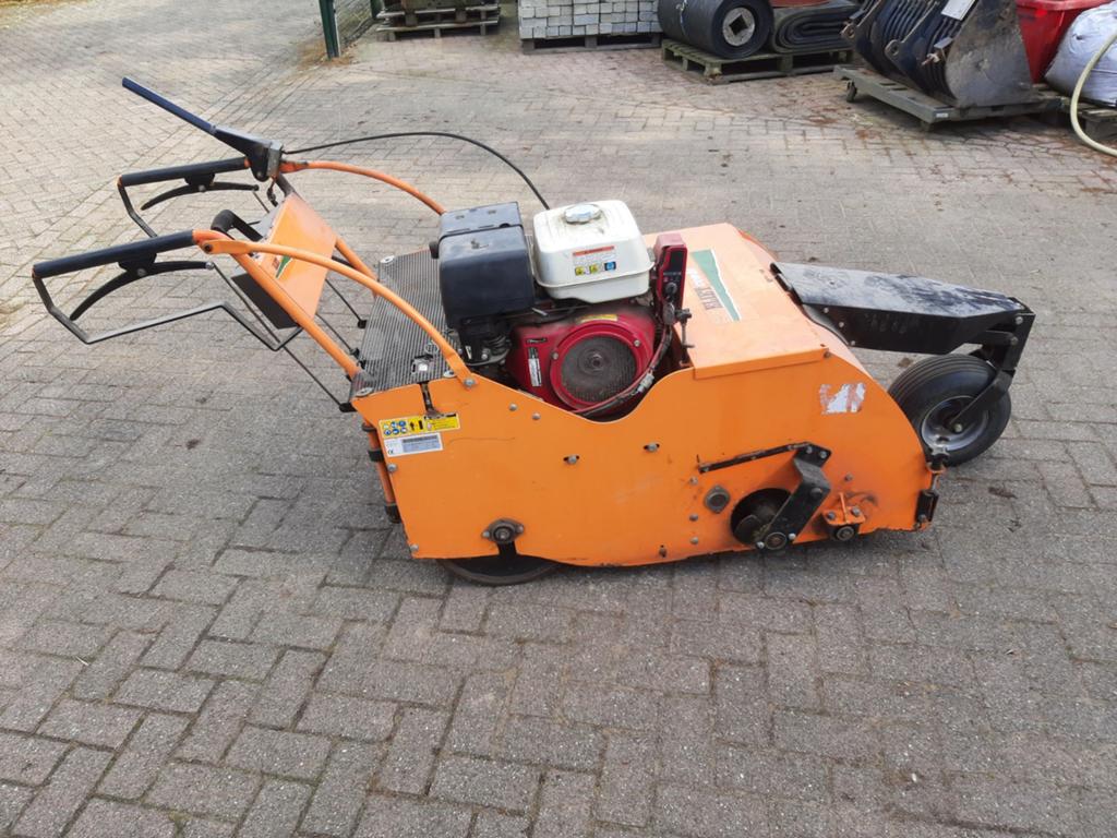 Doorzaaimachine, verticuteermachine  eliet, Ophalen, Gebruikt, 50 cm of meer, Eliet