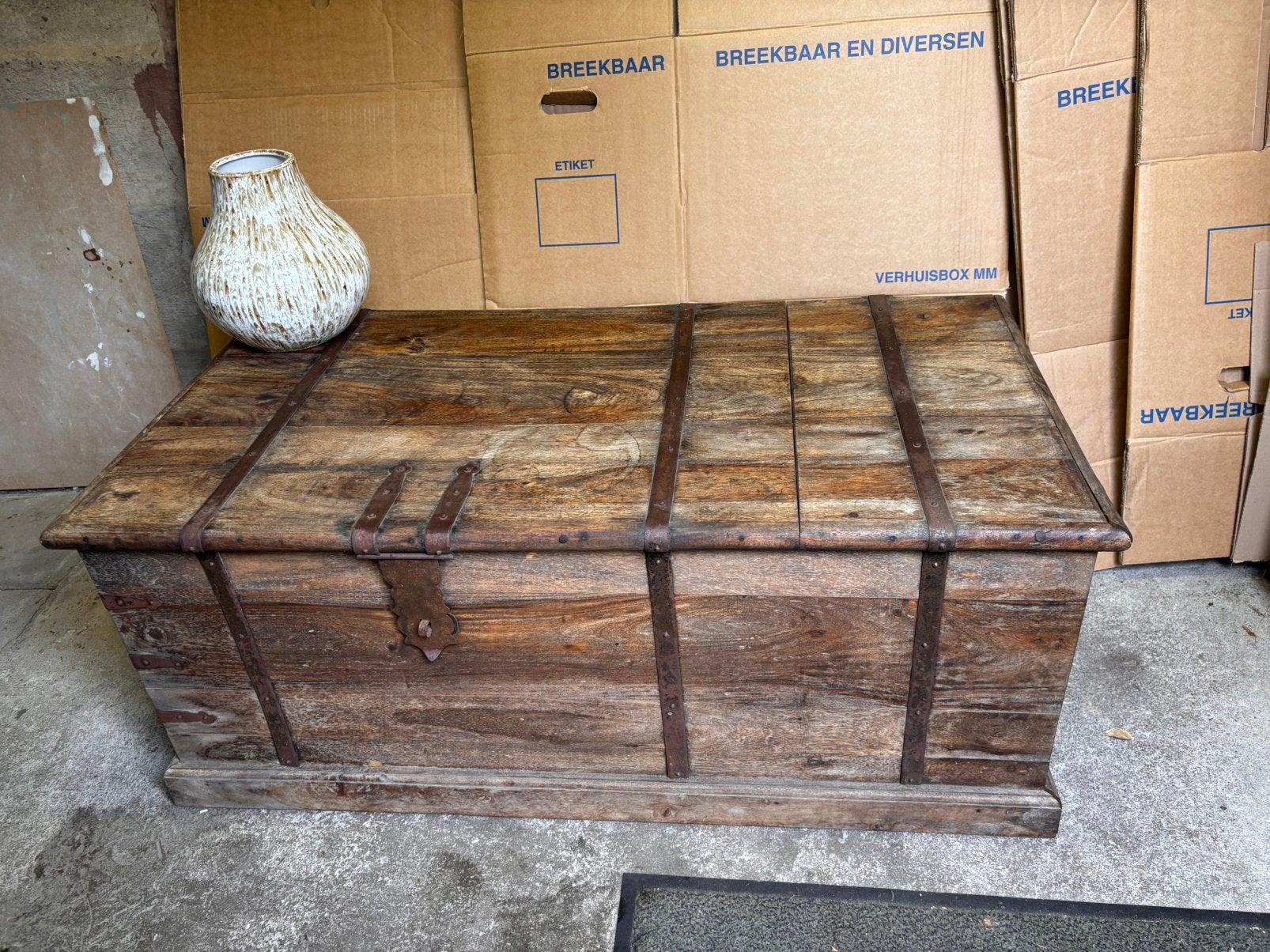 Landelijke Houten Salontafel met Wijnrek & Opbergruimte, Ophalen, Zo goed als nieuw, 100 tot 150 cm