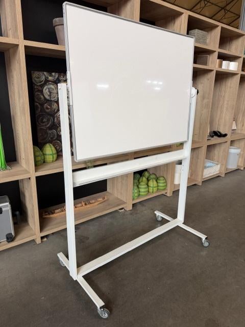 Dubbel magnetisch whiteboard op wielen 132x67xH192 cm, 55st, Ophalen of Verzenden, Mobiel, Gebruikt, Whiteboard